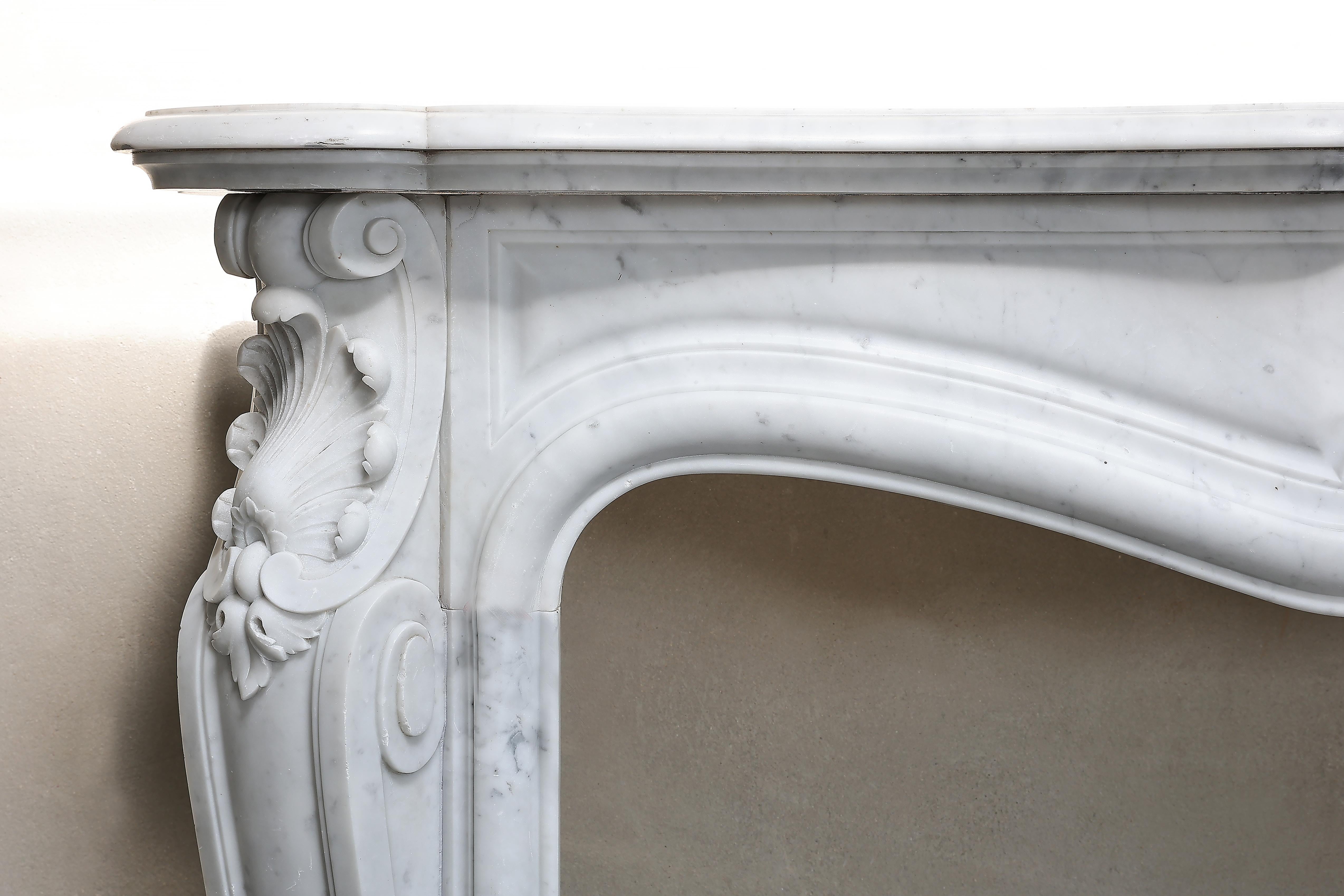 Antique Fireplace of Carrara Marble in Style of Louis XV from the 19th Century For Sale 1