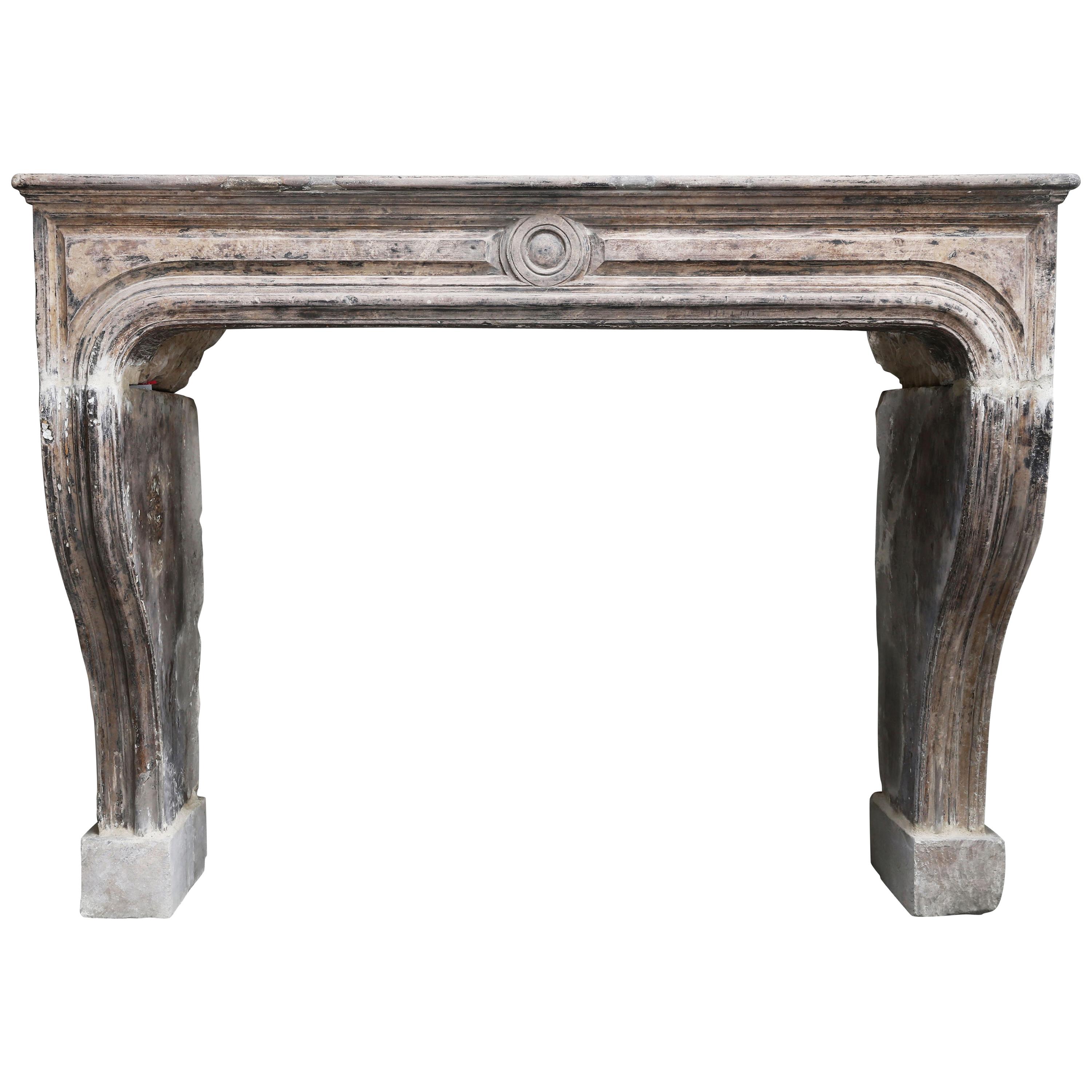 Cheminée ancienne en pierre calcaire française, style Louis XIV, 19ème siècle en vente
