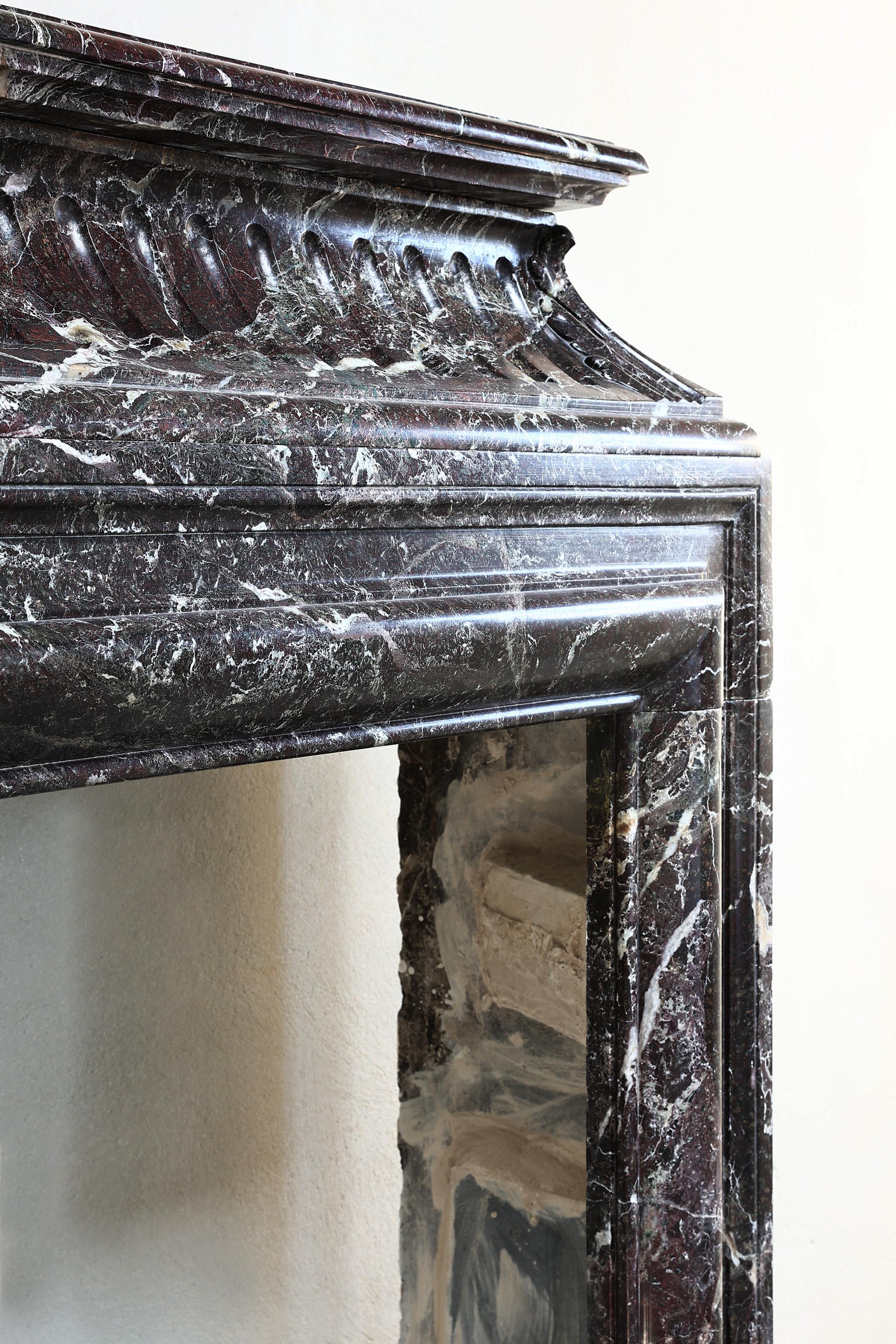 Antique Fireplace of Levanto Marble from the 19th Century in Style of Louis XVI For Sale 4