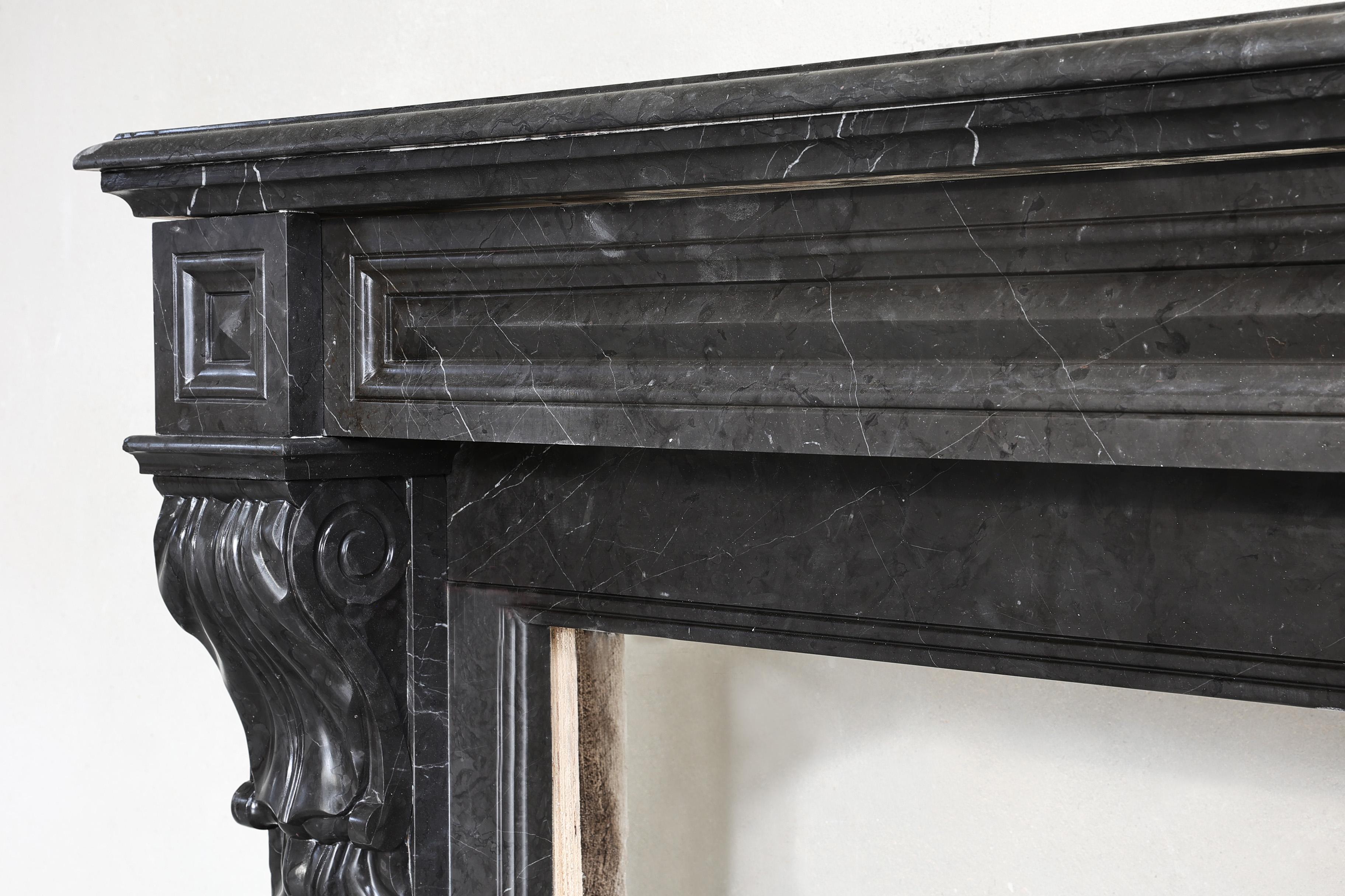 antique fireplace of Nero Marquina marble in style of Louis XVI In Good Condition For Sale In Made, NL