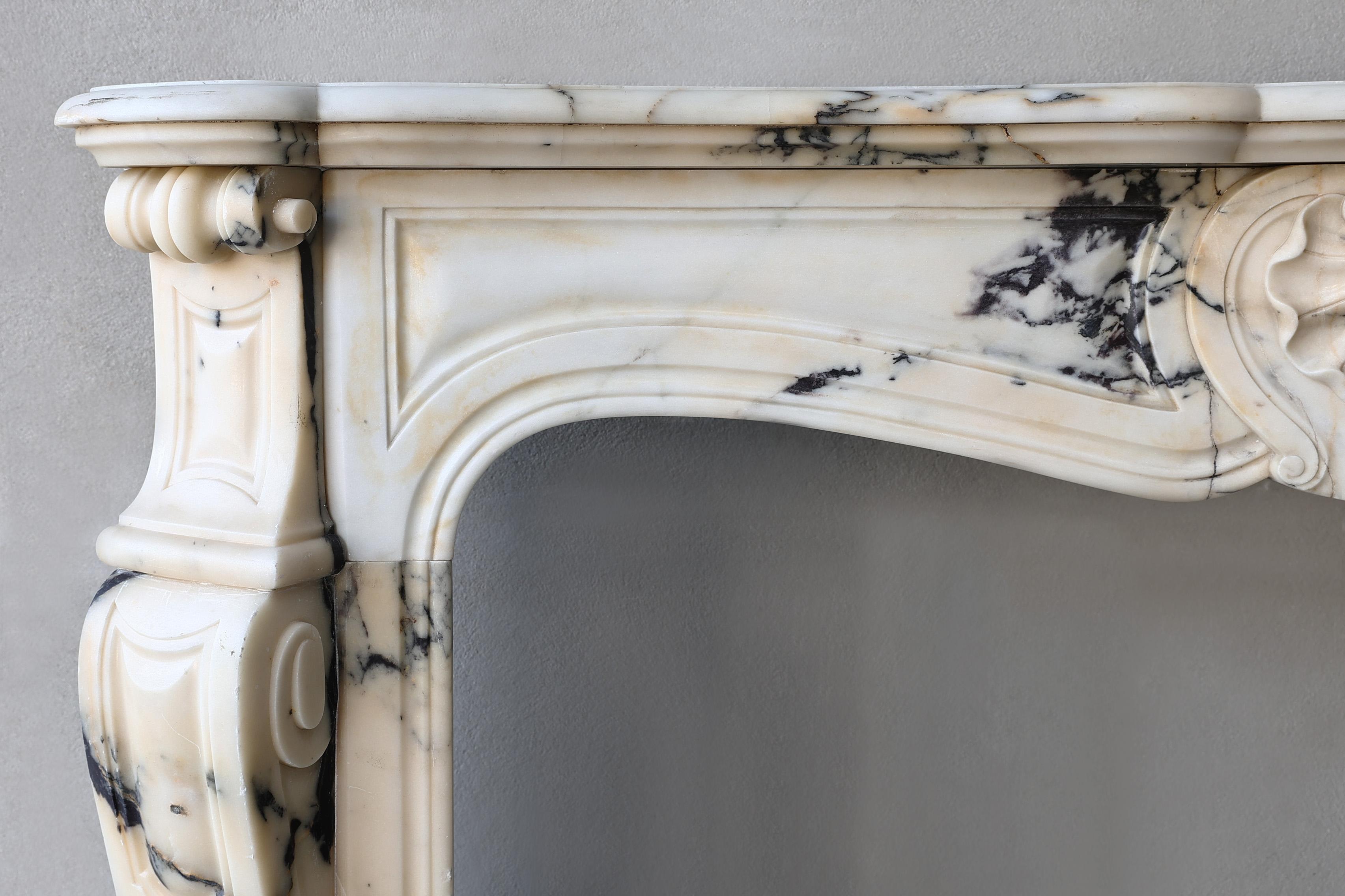 Antique fireplace of paonazzo marble, 19th century, Louis XV style In Good Condition In Made, NL