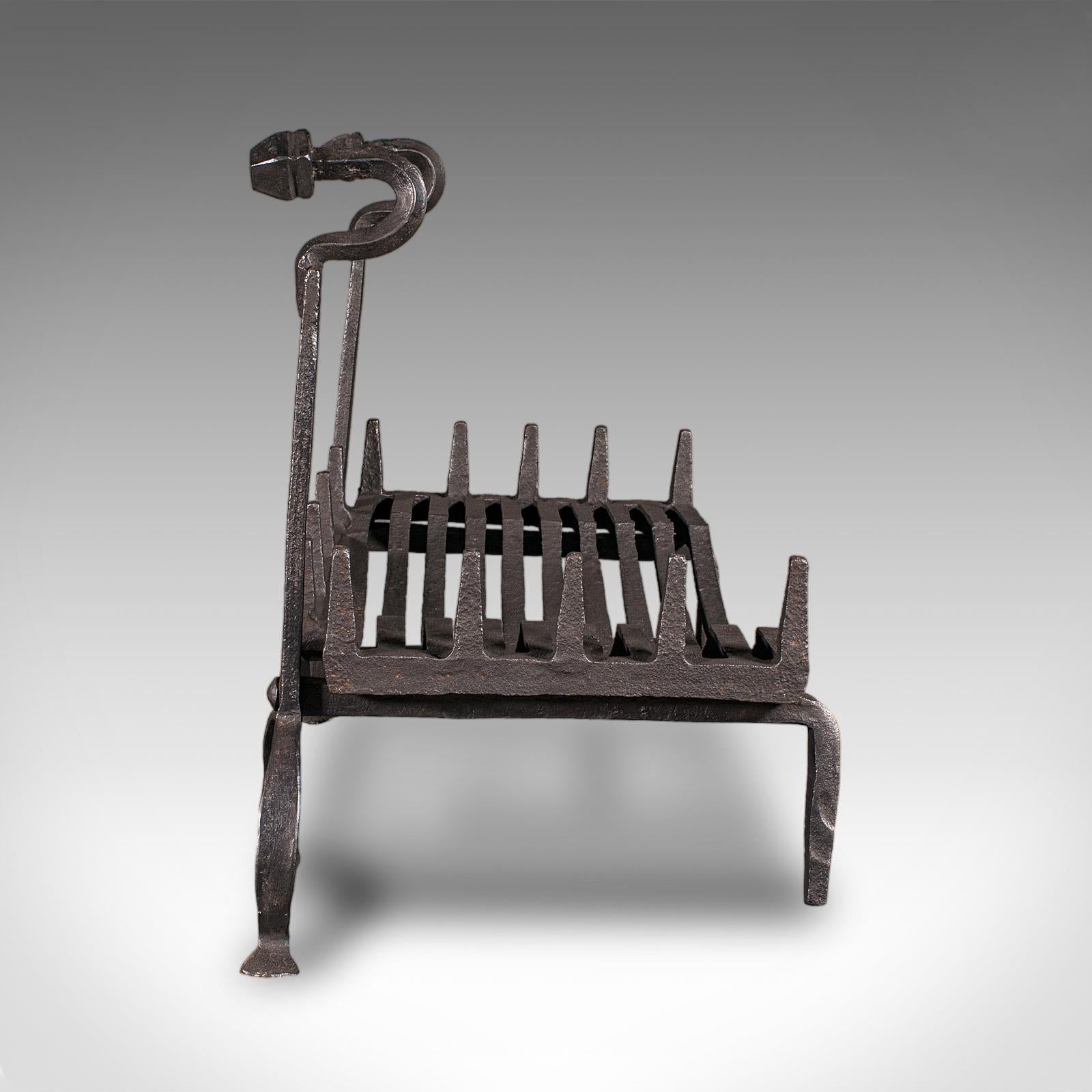 Set da camino antico, inglese, ferro battuto, cesto da fuoco, androni, vittoriano In condizioni buone in vendita a Hele, Devon, GB