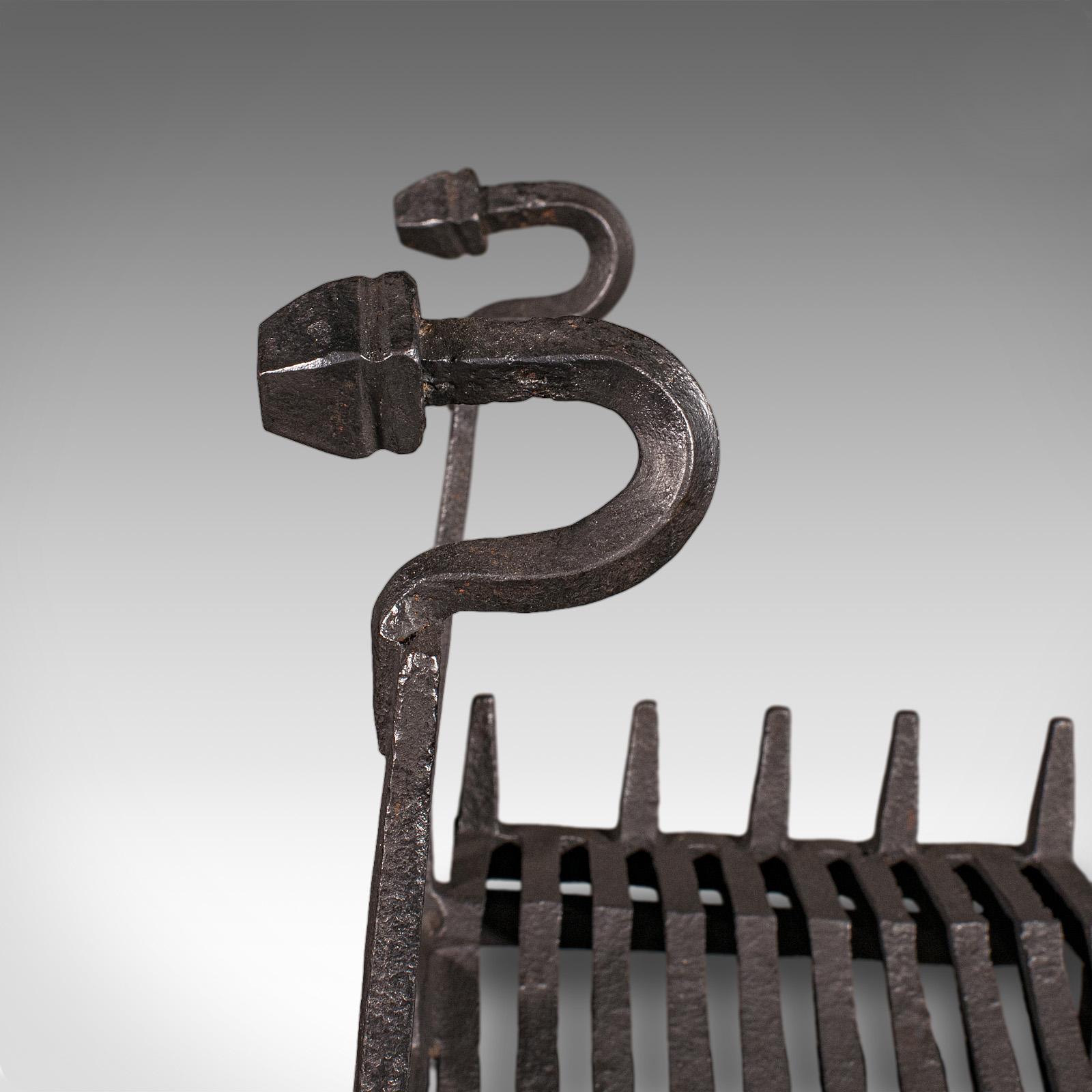 Inizio XX secolo Set da camino antico, inglese, ferro battuto, cesto da fuoco, androni, vittoriano in vendita