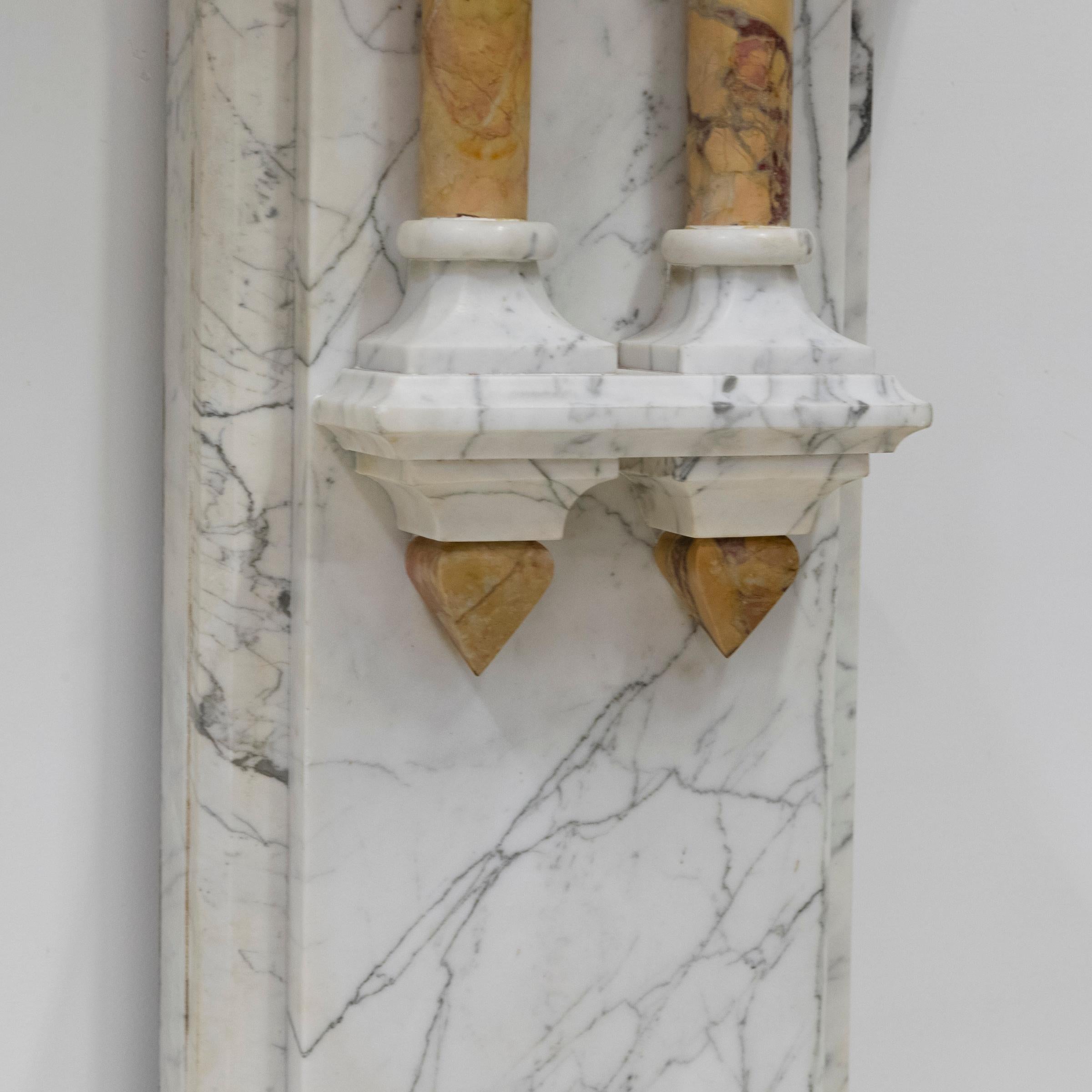 Entorno de Chimenea Antiguo con Columnas de Mármol Siena en venta 4