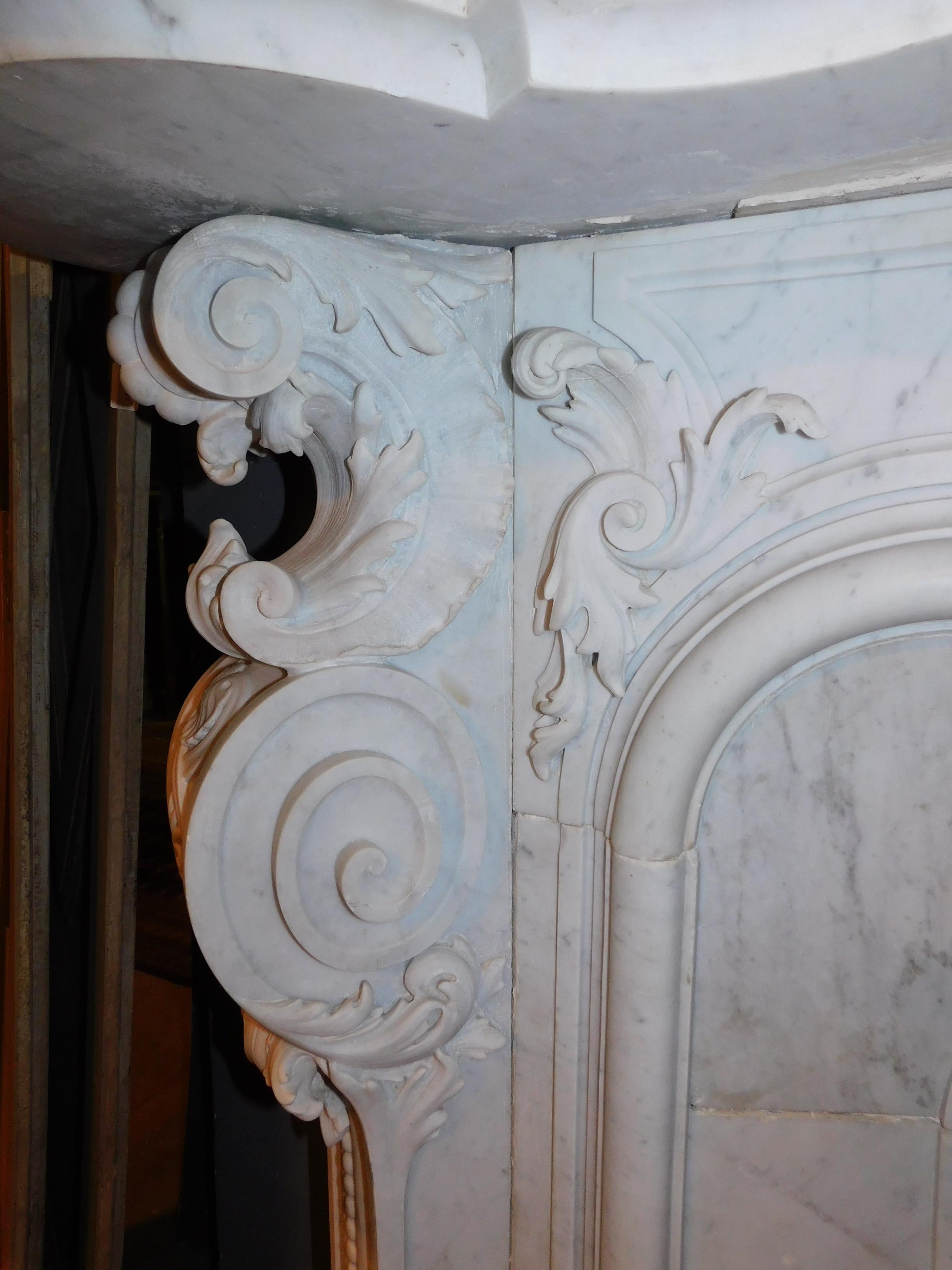 Antique Fireplace White Statuary Marble, Very Rich Sculpture, Complete, 1860 In Good Condition For Sale In Cuneo, Italy (CN)