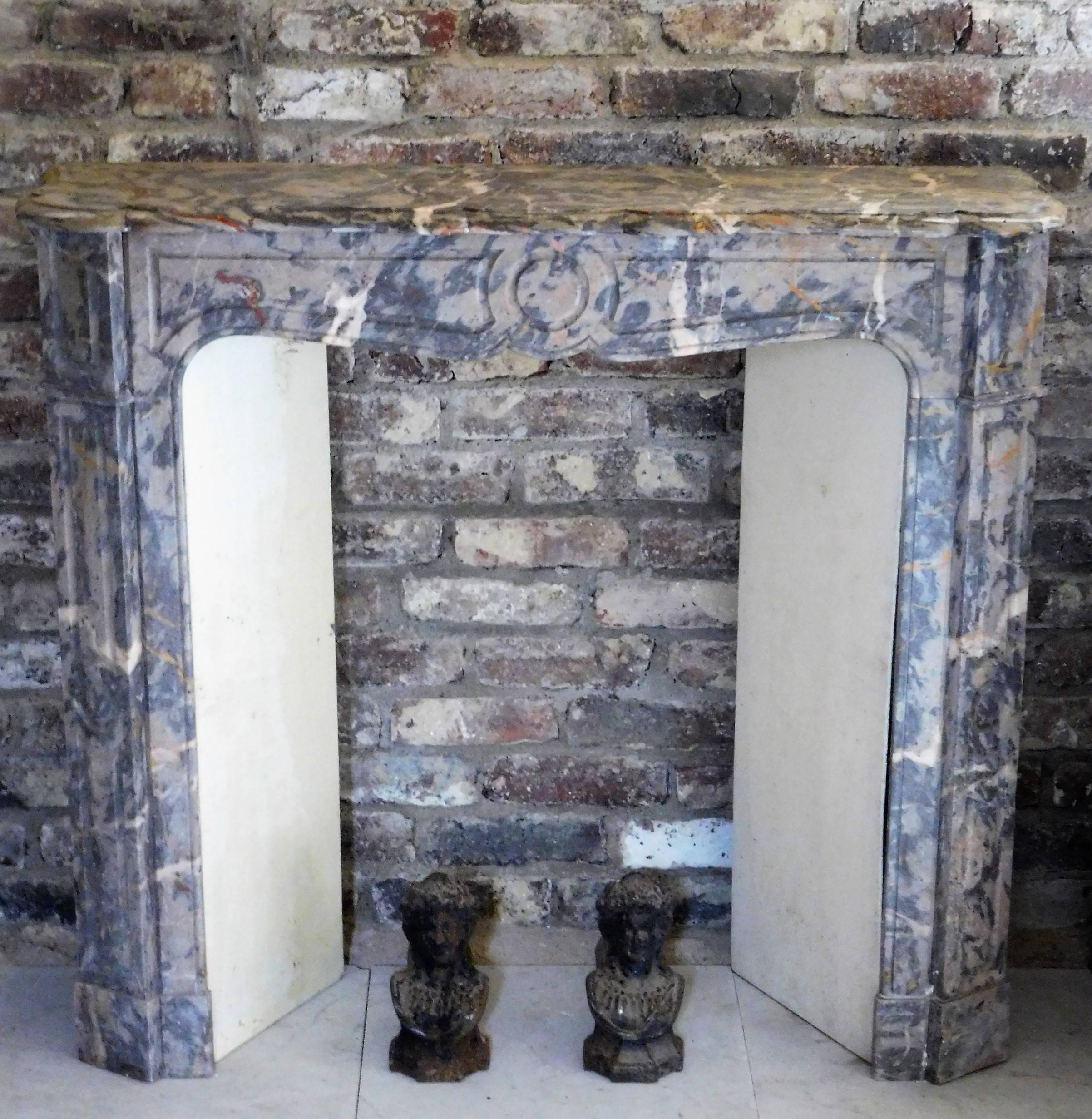 This antique fireplace was realized in Bois Jourdan-marble in the late 19th century.
It has the typical characteristics of the Louis XV-fireplaces; basic-lines are the same,
but kept humble. So named to the favourite mistress of King Louis XV.
The