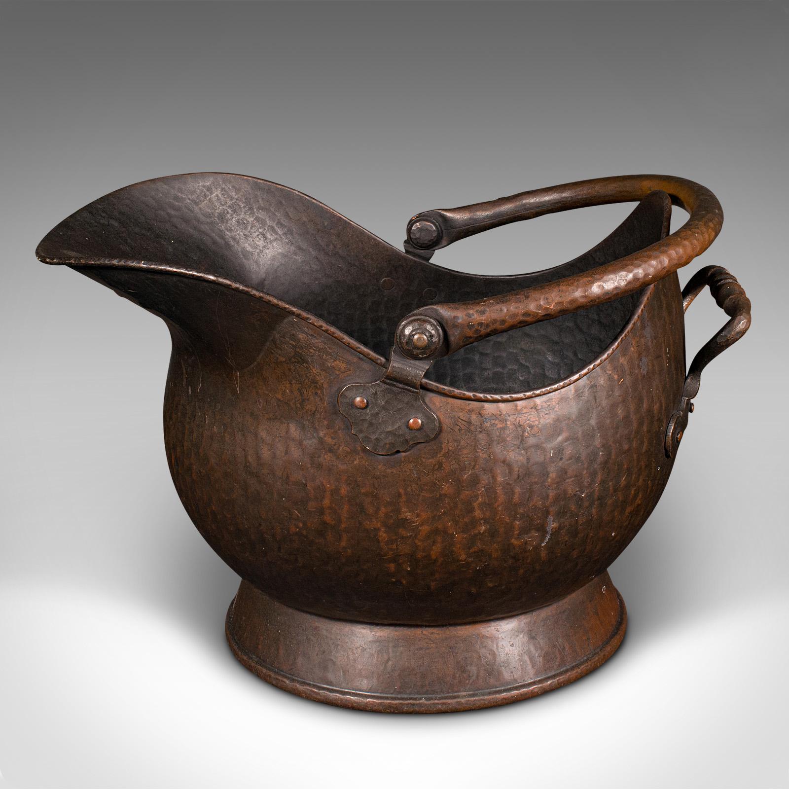 Antiker Kaminhelm Scuttle, Englisch, Kupfer, Kohle, Brennstofflager, Viktorianisch im Zustand „Gut“ im Angebot in Hele, Devon, GB
