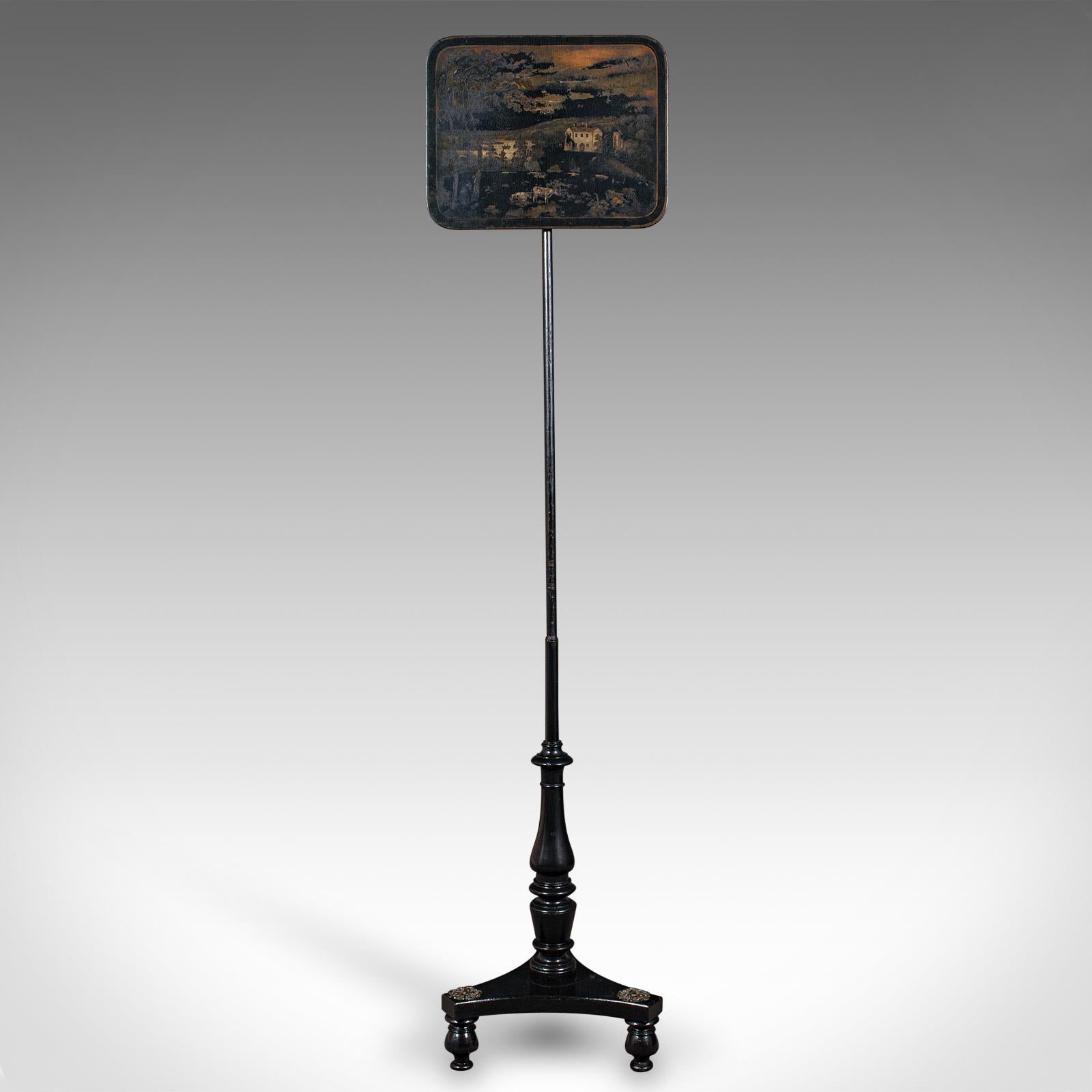 
Il s'agit d'un écran de poteau de cheminée antique. Réflecteur de chaleur réglable en hauteur en acajou ébonisé et en papier mâché, datant de la période esthétique, vers 1880.

Paravent décoratif de charme, à l'aspect délicieusement