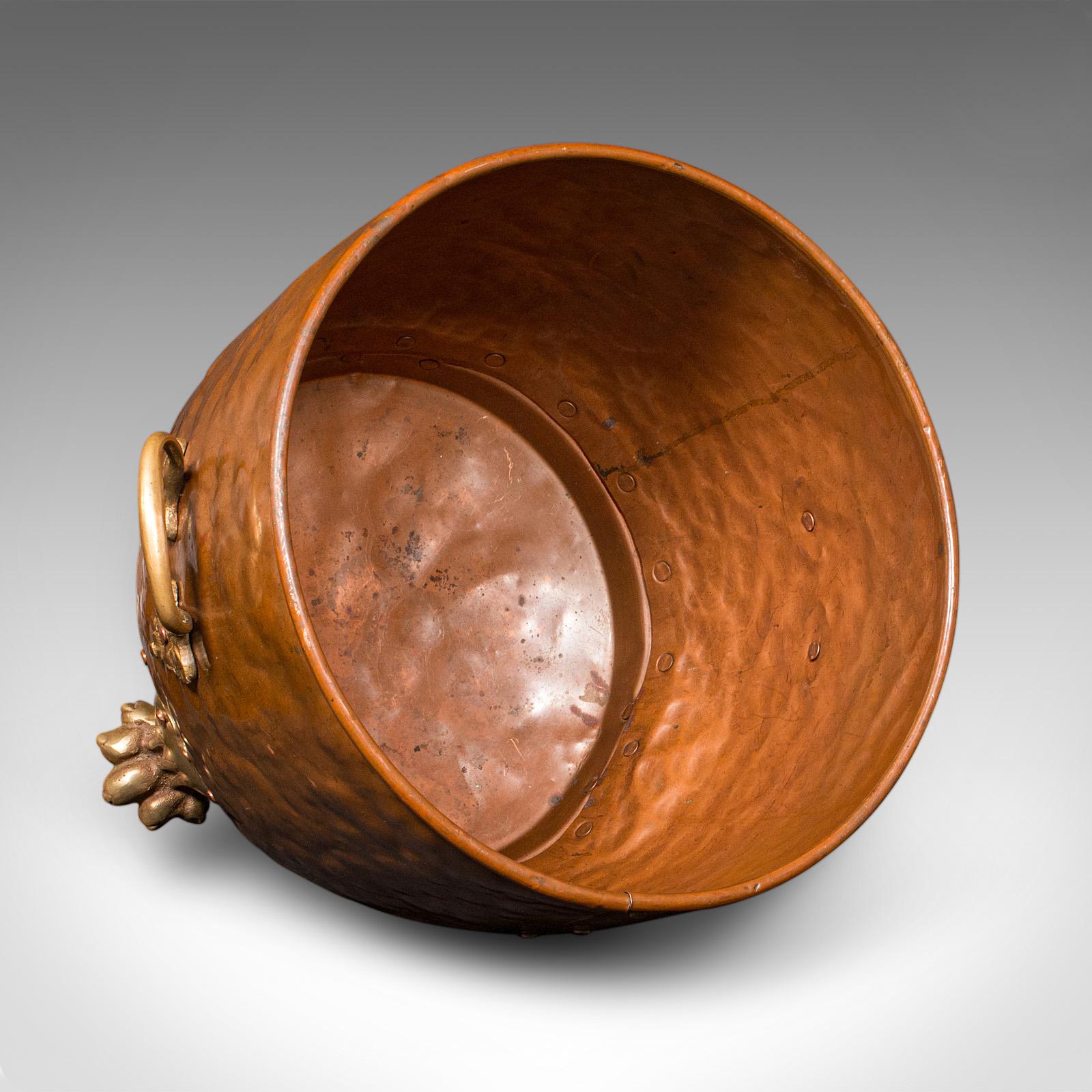 Ottone Fireside Antiques, inglese, rame battuto a mano, bidone del carbone, vittoriano, C.C. in vendita