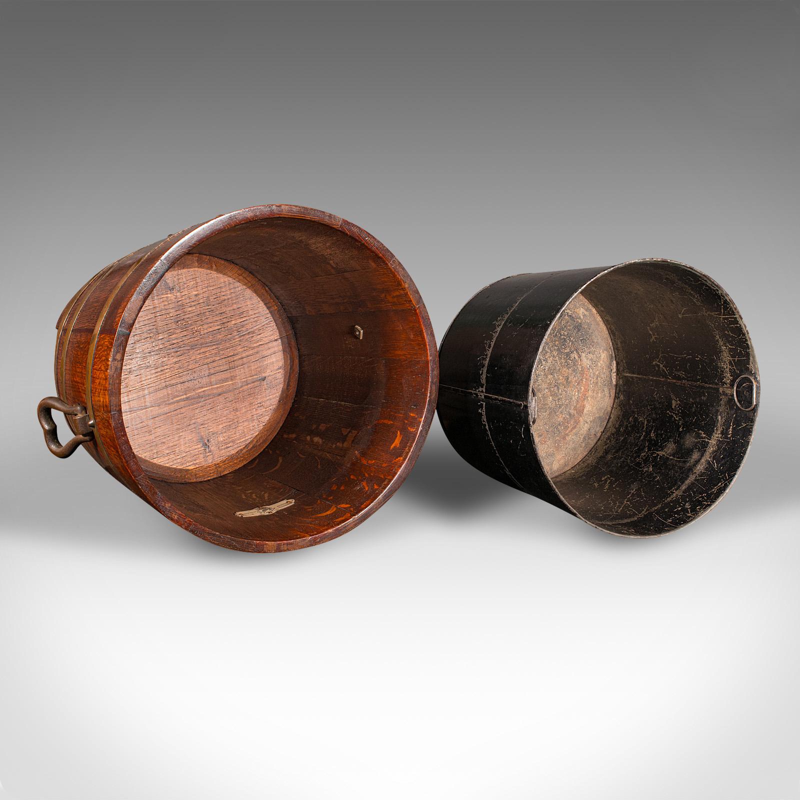 Fireside Antiques, inglese, Oak, secchio per il fuoco a coppa, bidone per il carbone, CIRCA 1920 in vendita 1