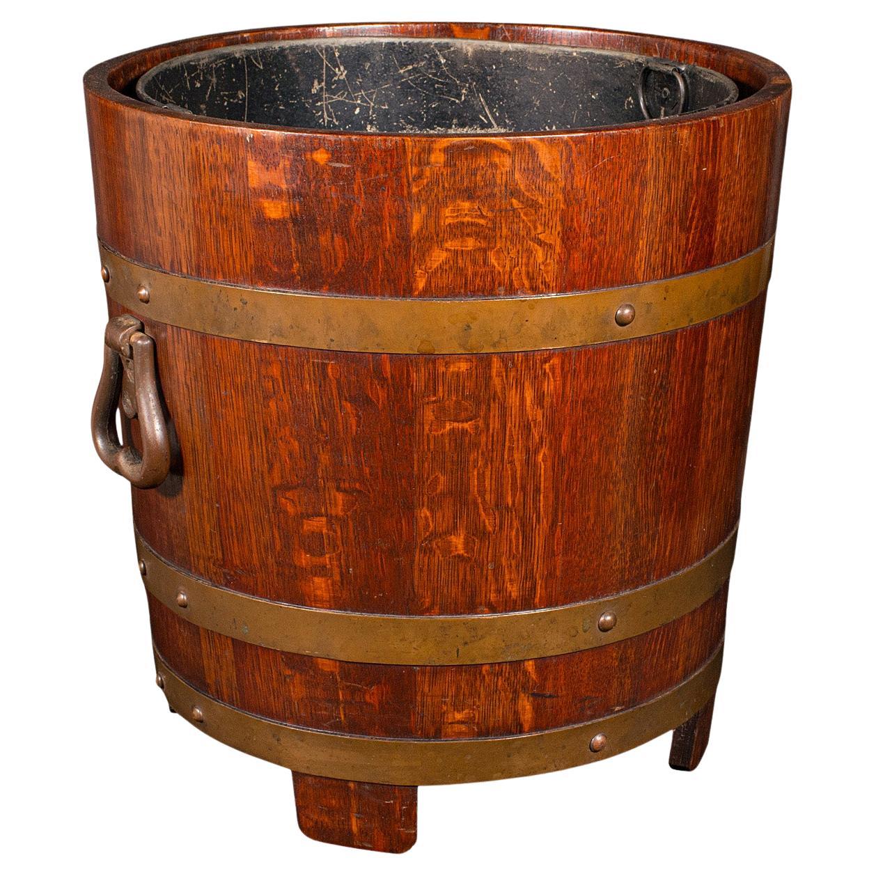 Antigua tienda de fuegos, inglesa, de roble, cubo de fuego con tapa, carbonera, circa 1920