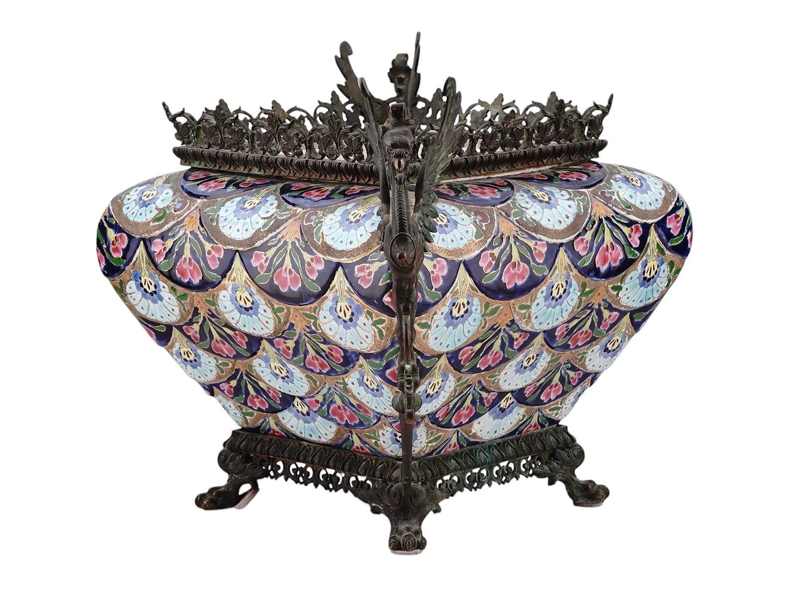 Antike Fischer Chinoiserie Chinesisch inspiriert Keramik Bronze Jardiniere Pflanzer (Glasiert) im Angebot