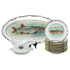 Service à poisson ancien pour 12 personnes, grand plateau, saucière et 12 assiettes vers 1900