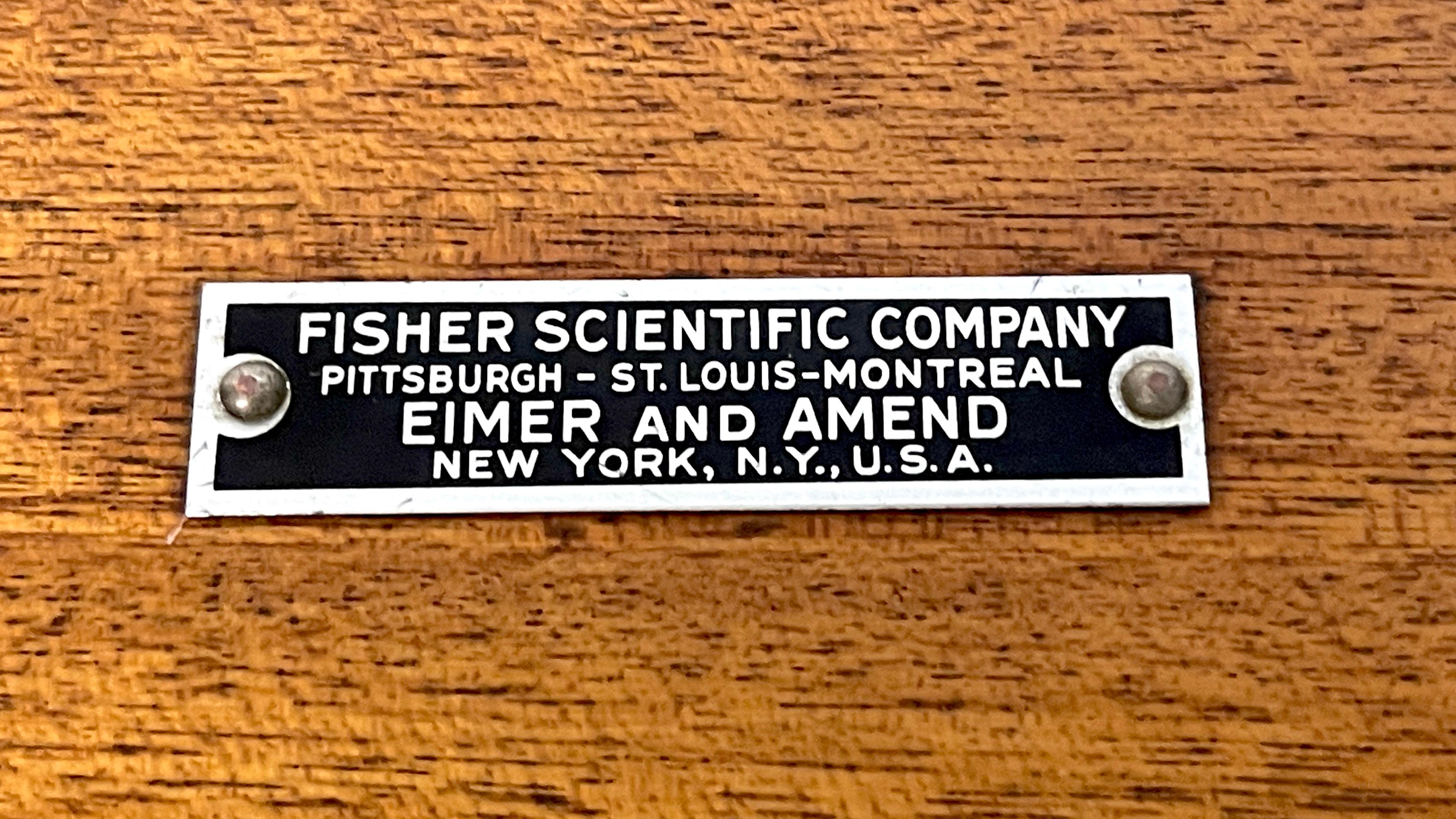 Ensemble complet de poids de calibrage Fisher Scientific en laiton et en Oak Oak antique en vente 6
