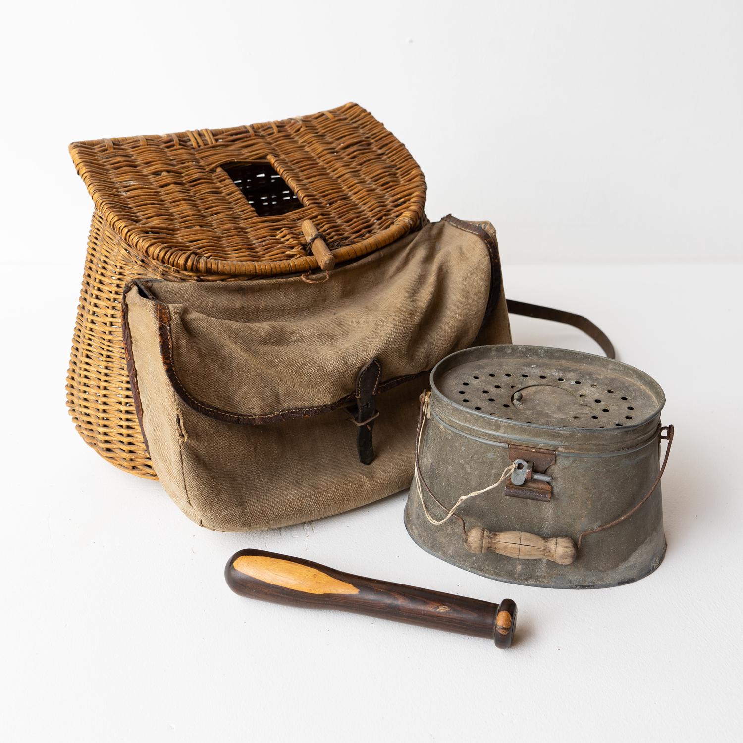 VINTAGE ANGLING ACCESSORIES 

All items come from the same angler in France.

The collection consists of: 

One hand-woven and shaped wicker creel with a separate canvas bag attached to the front and leather shoulder strap. Probably early 20th