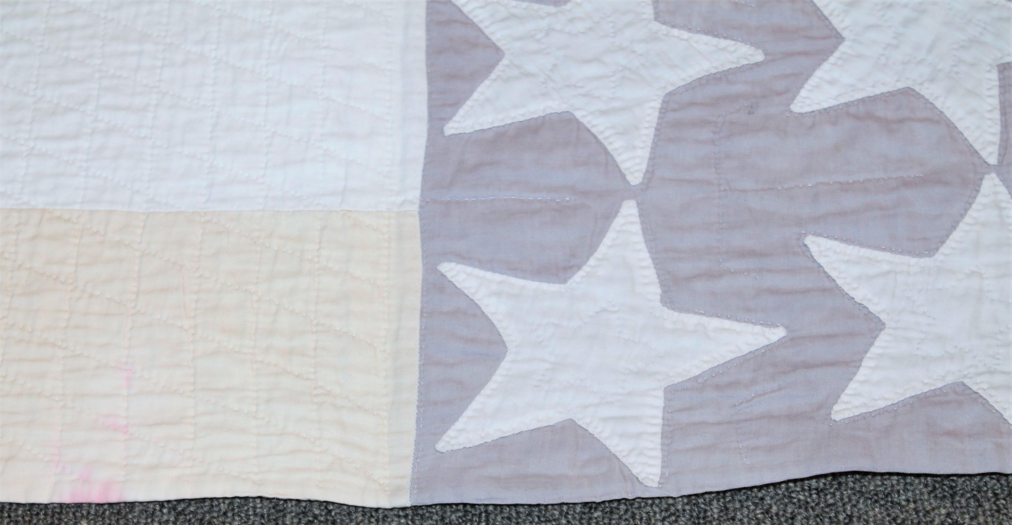 Antique Flag Quilt from 1915 Hand Sewn Stars In Good Condition In Los Angeles, CA