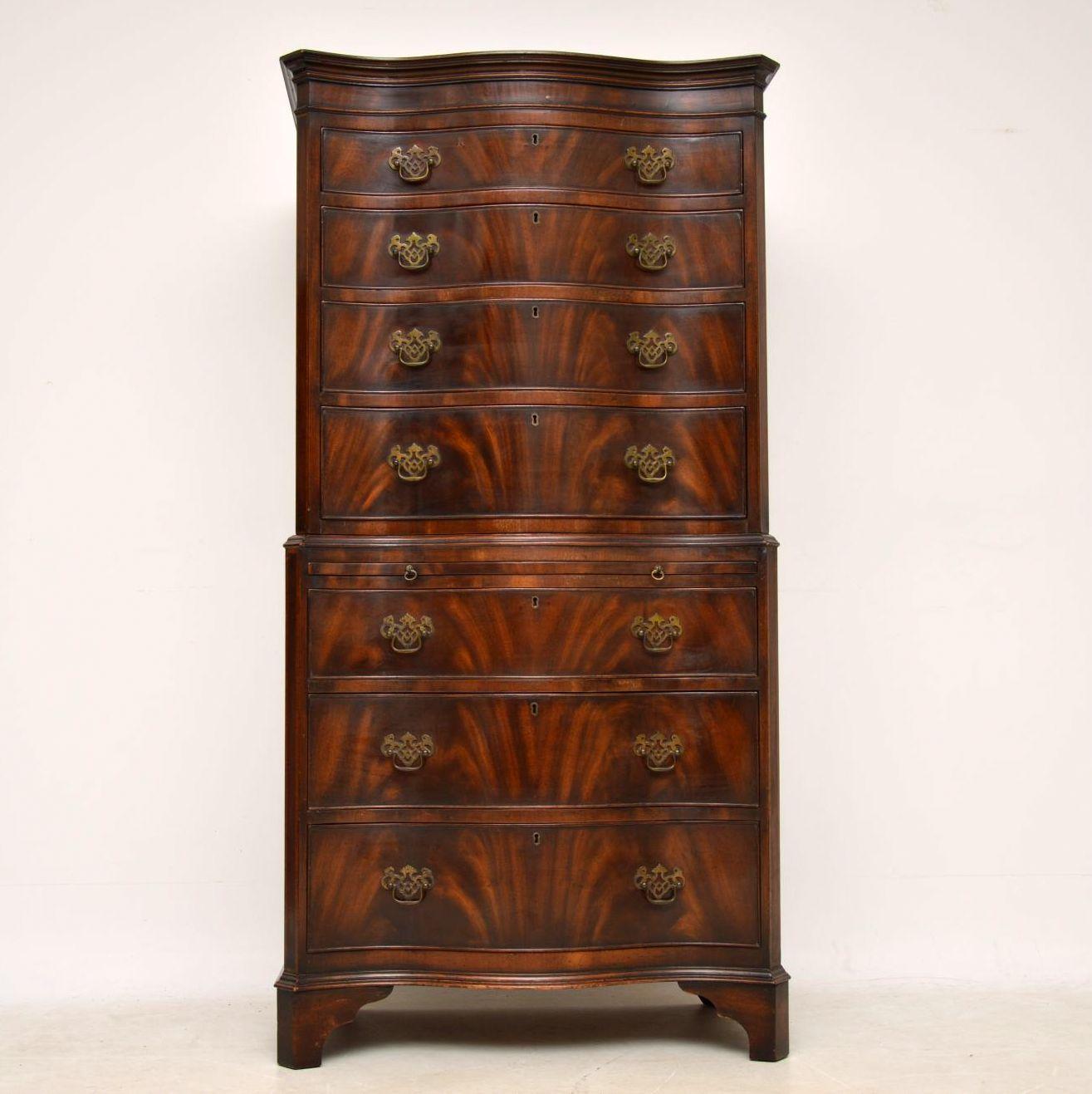 This antique mahogany serpentine fronted chest on chest is extremely fine quality & in excellent condition. It has a wonderfully patterned flame mahogany running through all the drawers. The drawers are all graduated in depth, with original brass