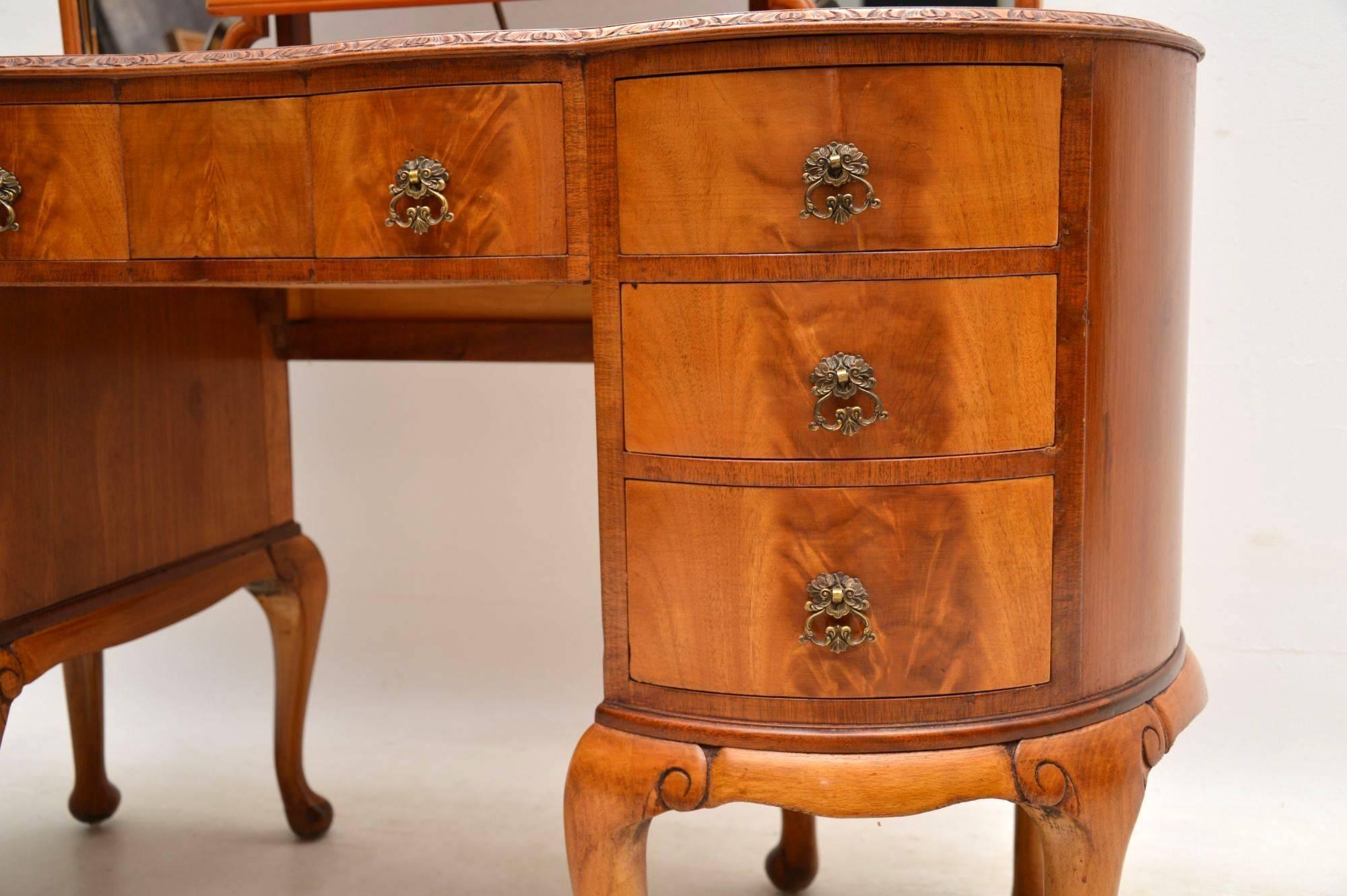 Antique Flame Mahogany Dressing Table 3
