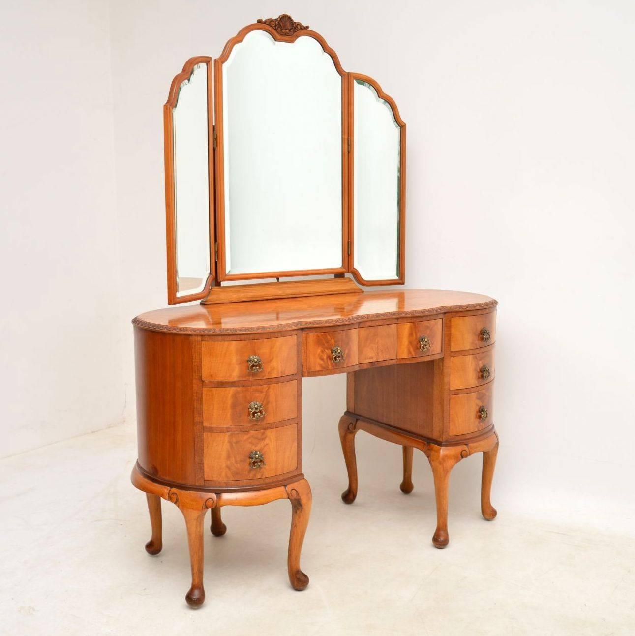 Very impressive antique flame mahogany dressing table, complete with the original fully adjustable bevelled mirrors. These kneehole dressing tables are becoming very hard to find these days, because the majority have been turned into desks. This