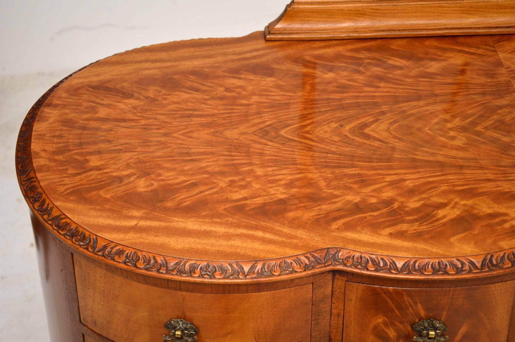 Antique Flame Mahogany Dressing Table In Excellent Condition In London, GB