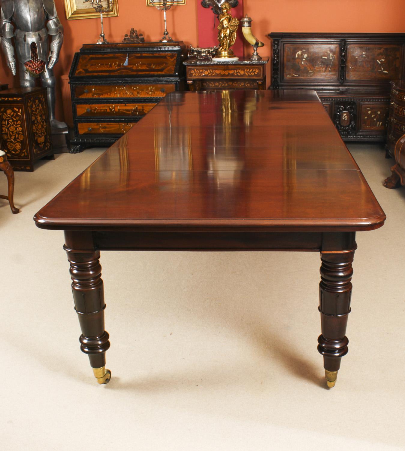 Antique Flame Mahogany Extending Dining Table & 10 Chairs 19th Century In Good Condition In London, GB