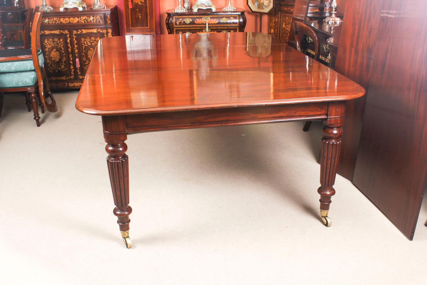 Antique Flame Mahogany Extending Dining Table 19th Century and 10 Chairs In Good Condition In London, GB
