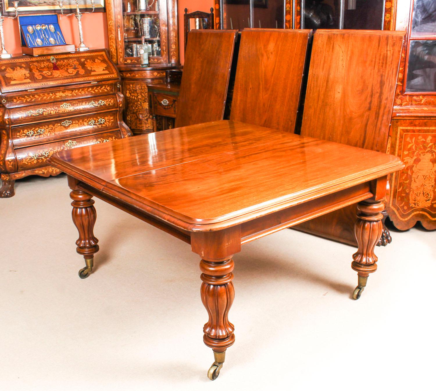 Antique Flame Mahogany Extending Dining Table, 19th Century 4