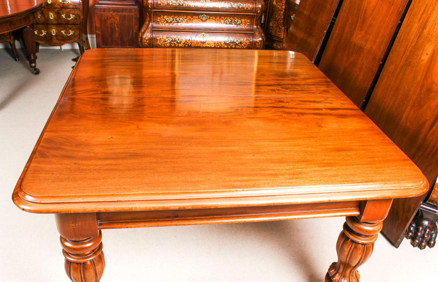 Antique Flame Mahogany Extending Dining Table, 19th Century 5