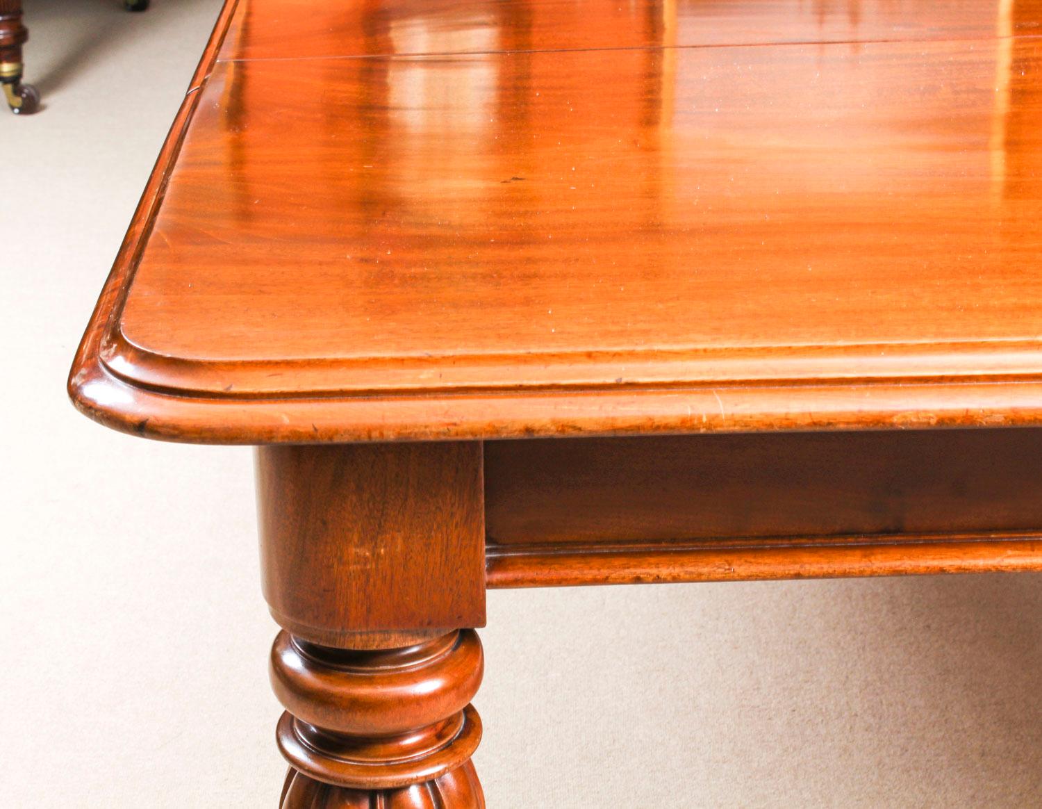 Antique Flame Mahogany Extending Dining Table, 19th Century 6