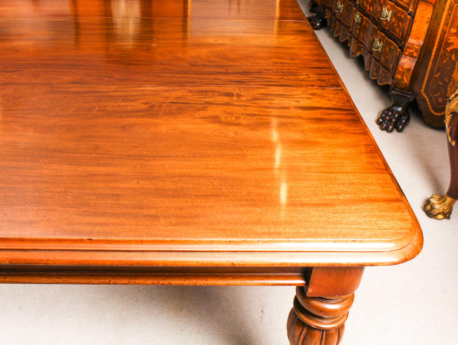 Antique Flame Mahogany Extending Dining Table, 19th Century 8