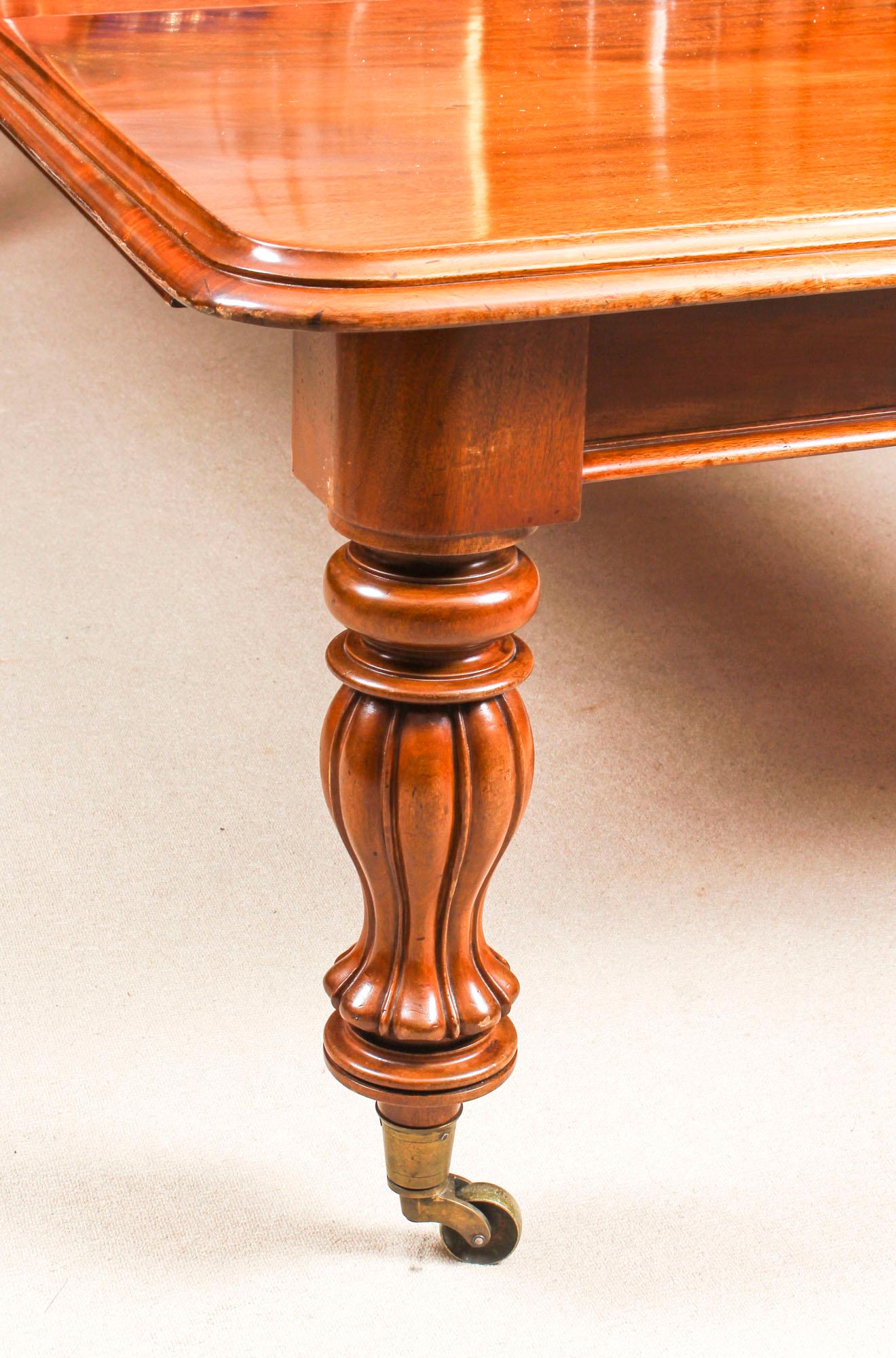 Antique Flame Mahogany Extending Dining Table, 19th Century 9