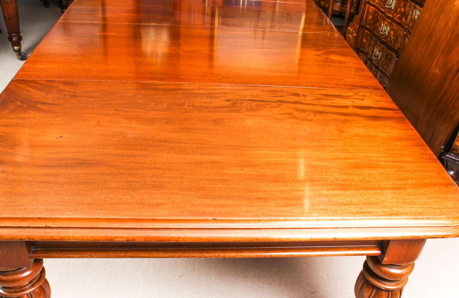 Antique Flame Mahogany Extending Dining Table, 19th Century 10