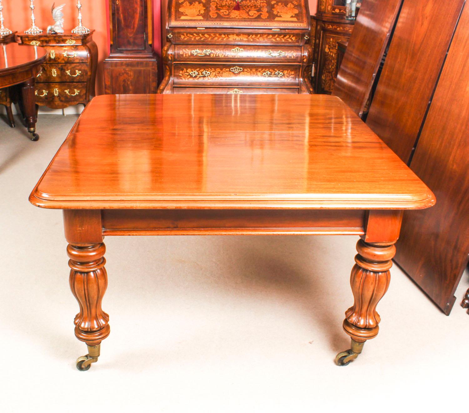 Antique Flame Mahogany Extending Dining Table, 19th Century 13