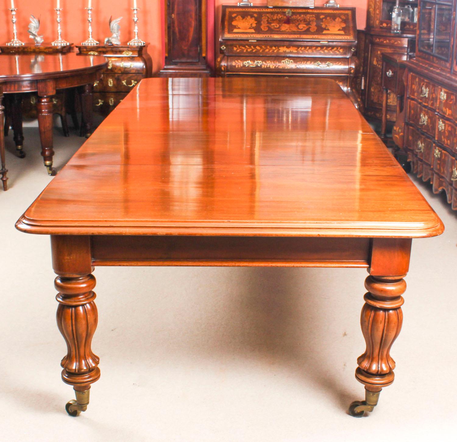Victorian Antique Flame Mahogany Extending Dining Table, 19th Century