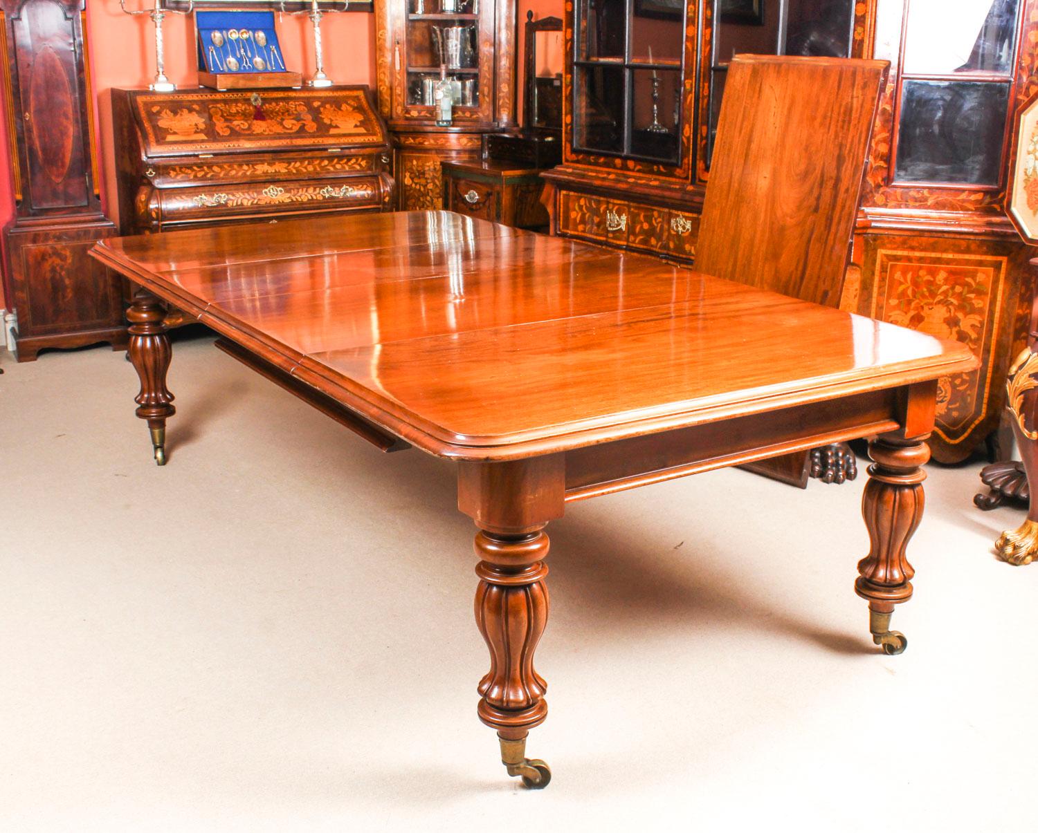Antique Flame Mahogany Extending Dining Table, 19th Century 1