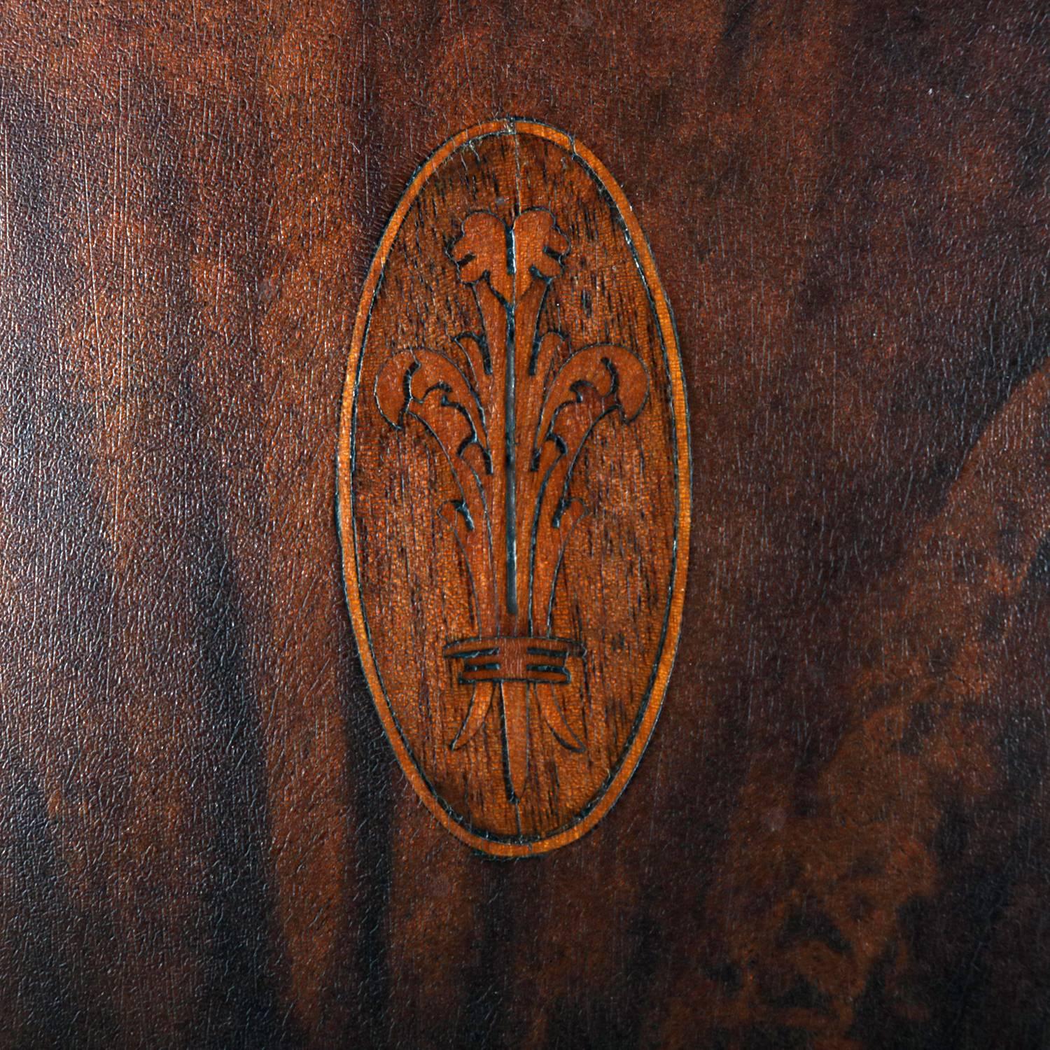 Antique Federal knife box features flame mahogany construction with serpentine front, edges of ebonized inlaid banding, central inlaid fluer-de-lis, 20 knife capacity, circa 1830.

Measures: 15