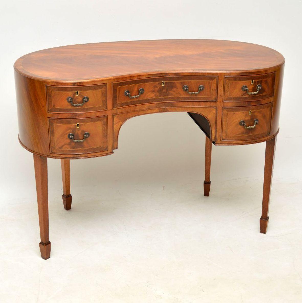 This antique kidney shaped table is fabulous quality and could be used for a desk or dressing table. It’s mainly flame mahogany with inlay and crossbanding on the top and on the drawer fronts. The pattern of the wood is really nice all-over and this