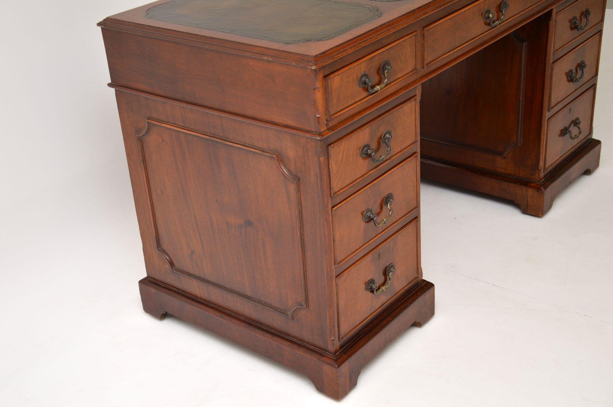 Antique Flame Mahogany Leather Top Pedestal Desk In Good Condition In London, GB
