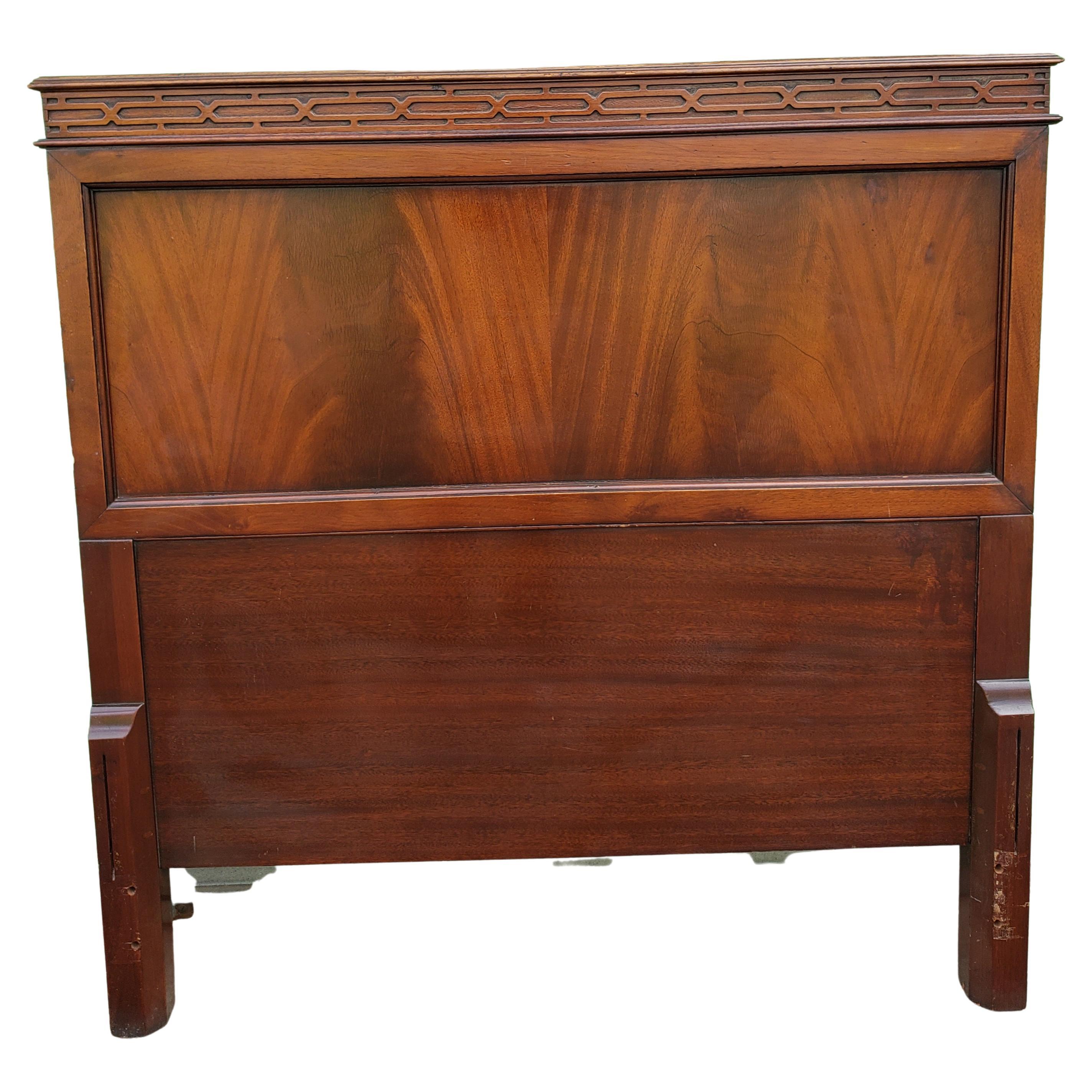 Edwardian Pair of 1900s American Empire Flame Mahogany Twin Size  Headboards w/ Fretworks For Sale