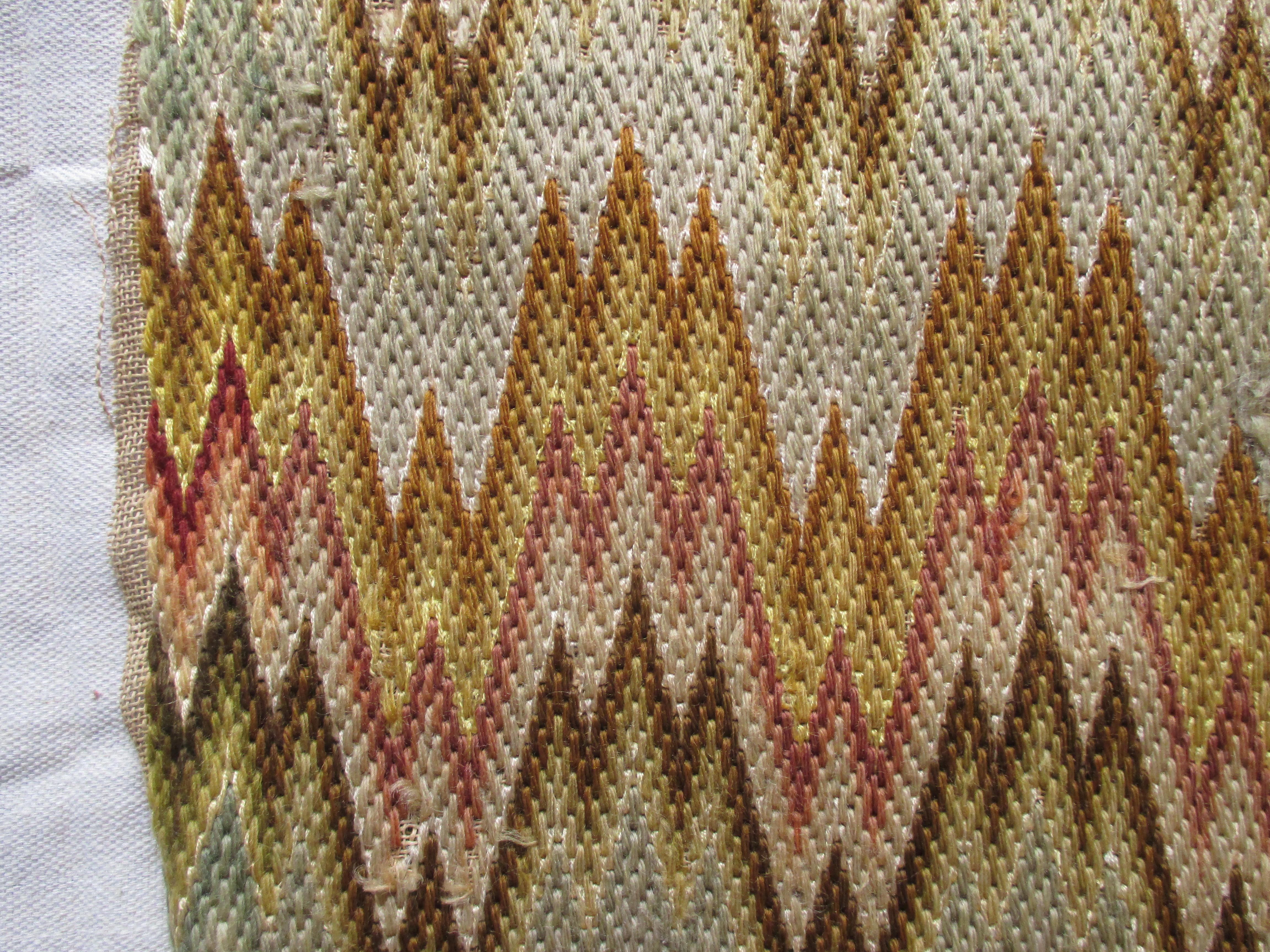 Antique flame stitch textile fragment
Pattern: Aurora Borealis.
In shades of yellow, orange, green on a geometrical pattern
Needs restoration and backing.
Ideal for a pillow or upholstery.
Size: 17