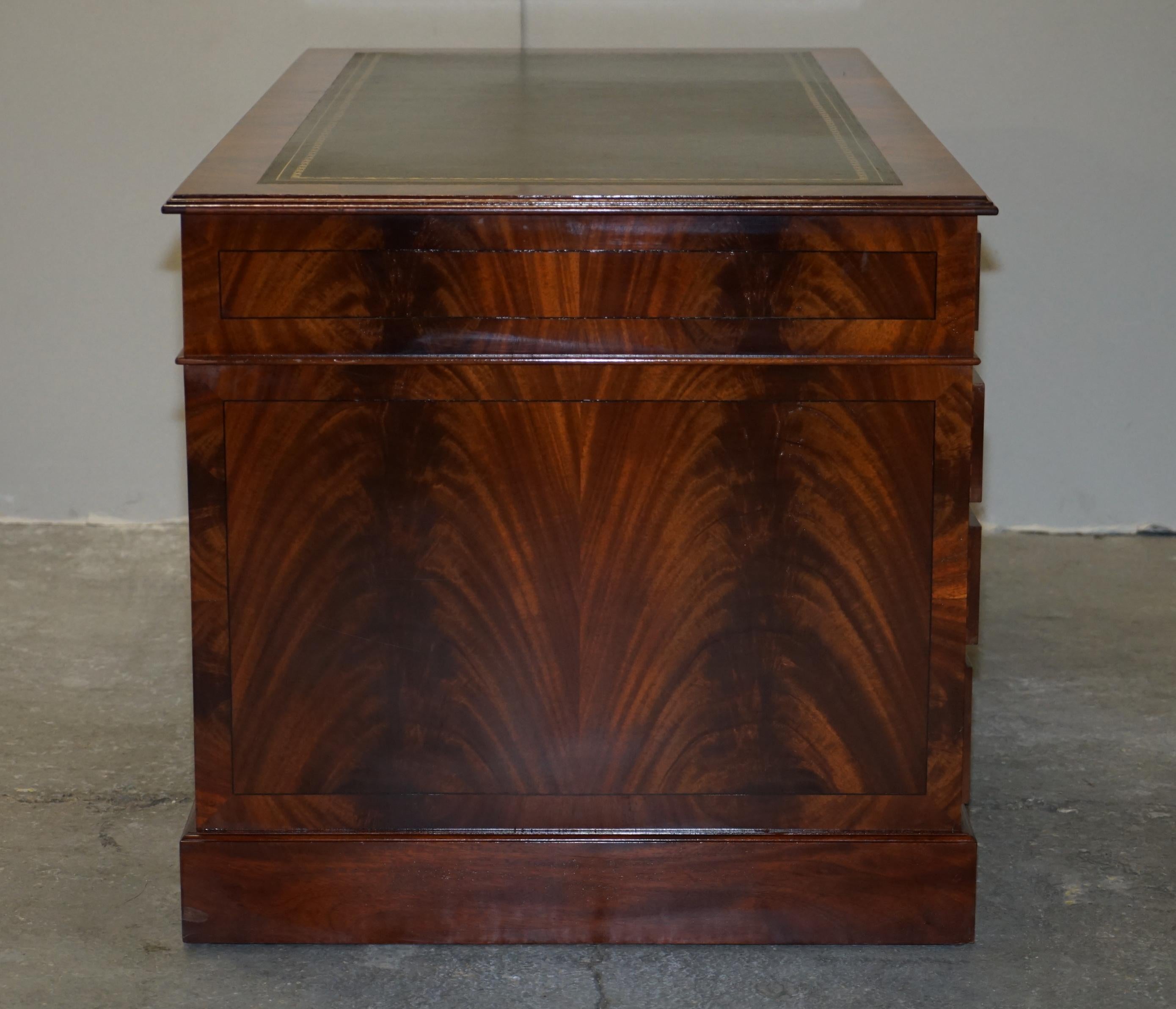 ANTIQUE FLAMED HARDWOOD DESK FROM PRINCESS DIANA'S FAMiLY HOME SPENCER HOUSE For Sale 10