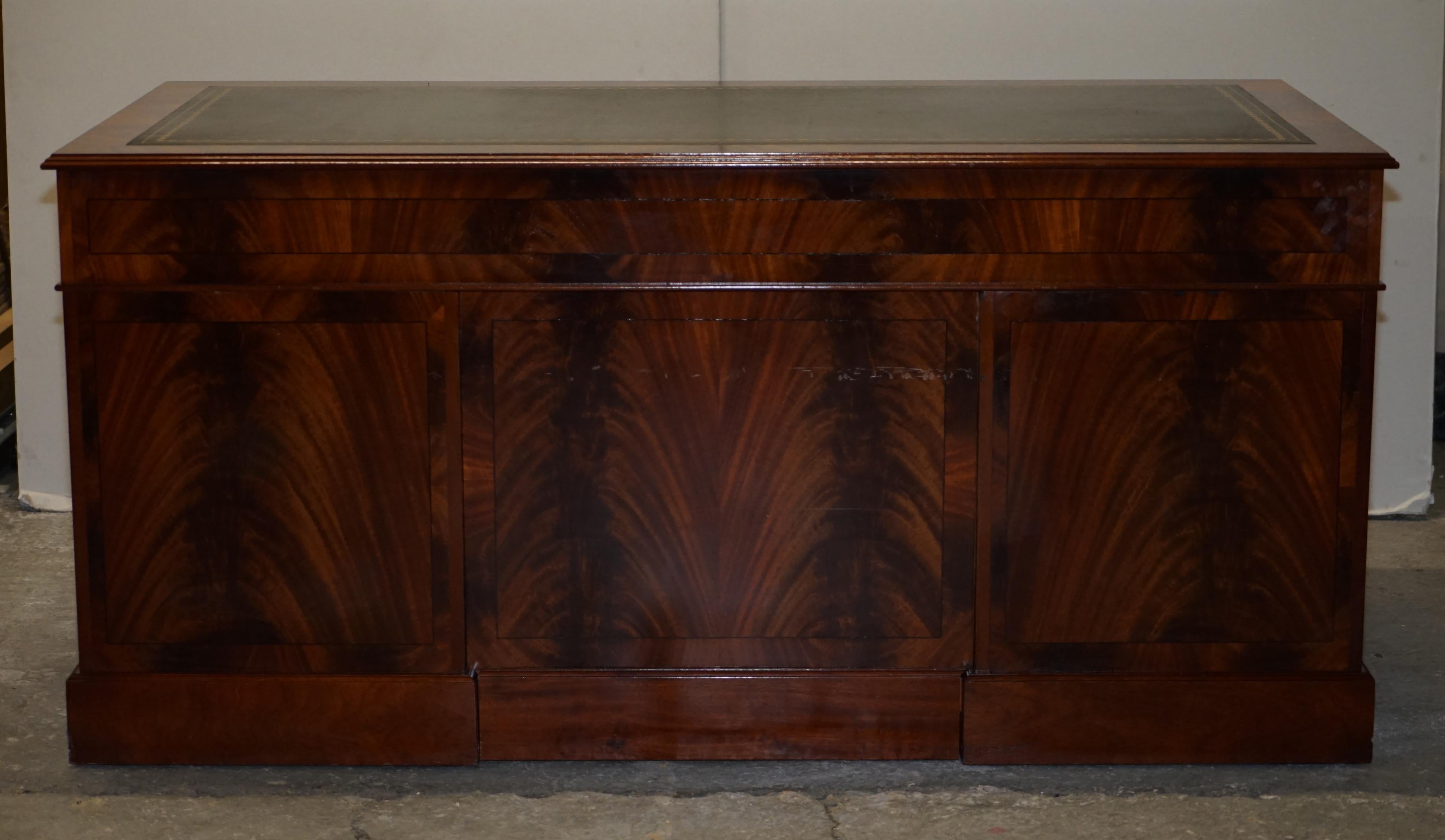 ANTIQUE FLAMED HARDWOOD DESK FROM PRINCESS DIANA'S FAMiLY HOME SPENCER HOUSE For Sale 11