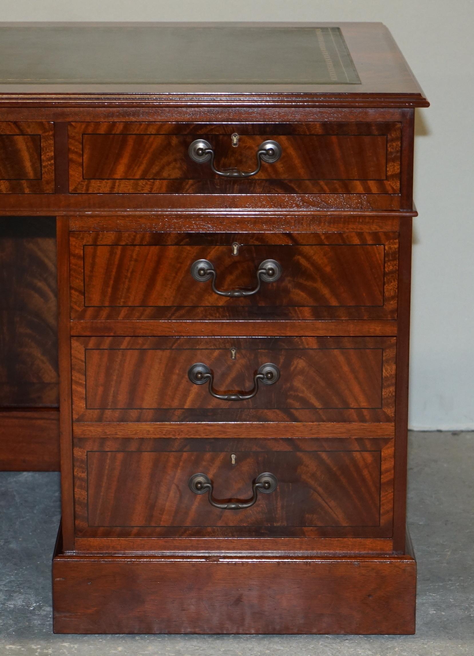 ANTIQUE FLAMED HARDWOOD DESK FROM PRINCESS DIANA'S FAMiLY HOME SPENCER HOUSE (Handgefertigt) im Angebot