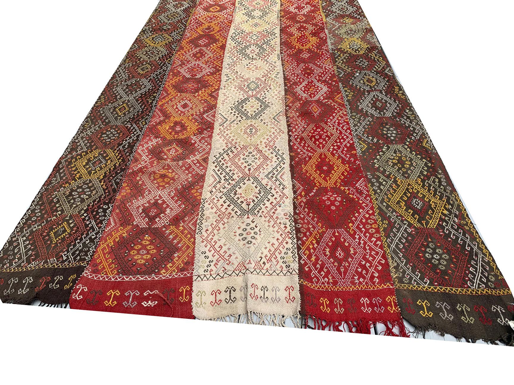 Antica tessitura Jajim a trama piatta 5'11 x 14'11. Originario dell'Afghanistan, questo vivace Jajim è una composizione magistrale di cinque pannelli tessuti singolarmente, ognuno dei quali presenta un colore distinto ma unito da disegni armoniosi e