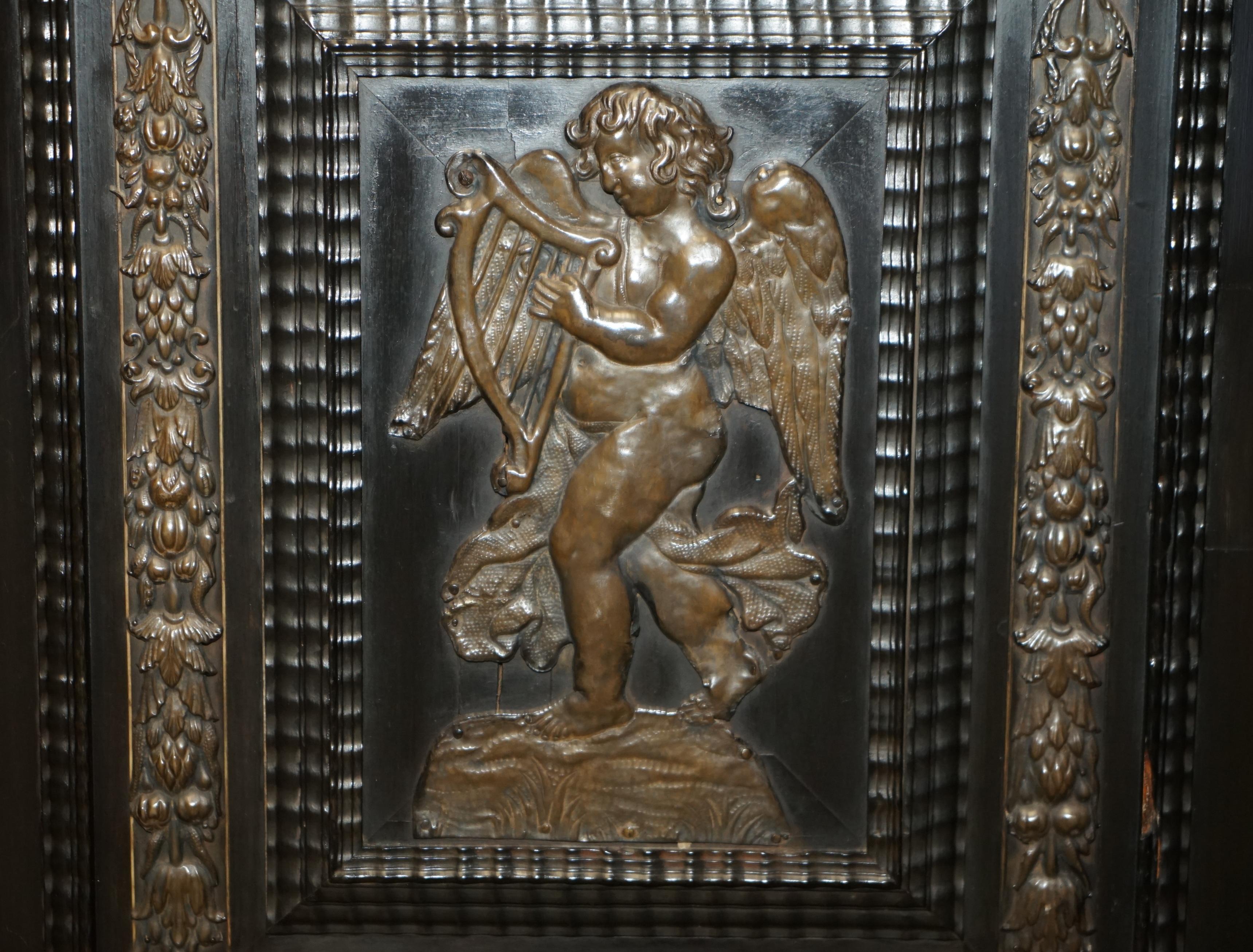 ANTIQUE FLEMISH 18TH CENTURY EBONiSED BRONZE CHERUB & TORTOISESHELL SIDEBOARD 5