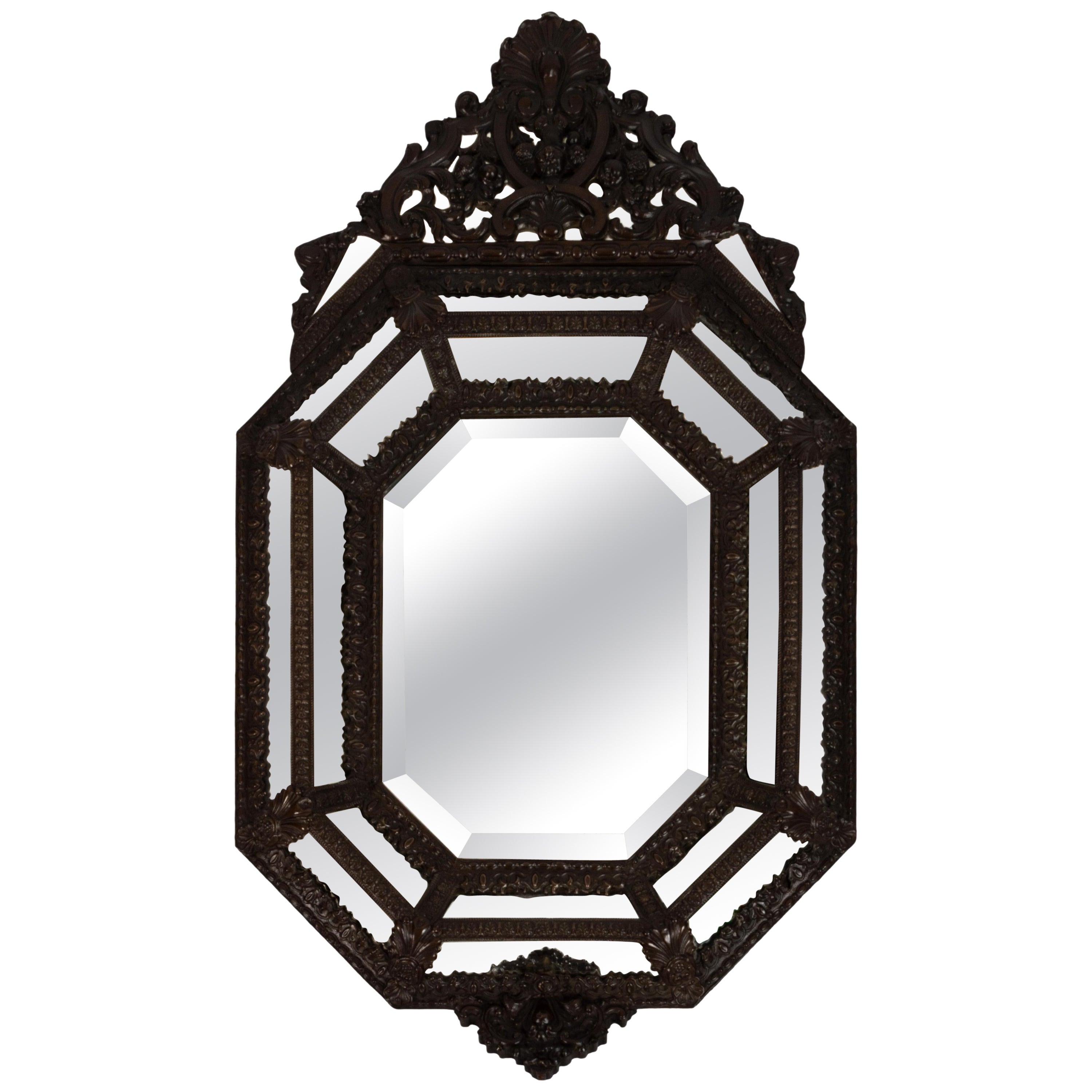 Antiquités Flemish 19ème siècle Marginal  Miroir repoussé, vers 1880 en vente