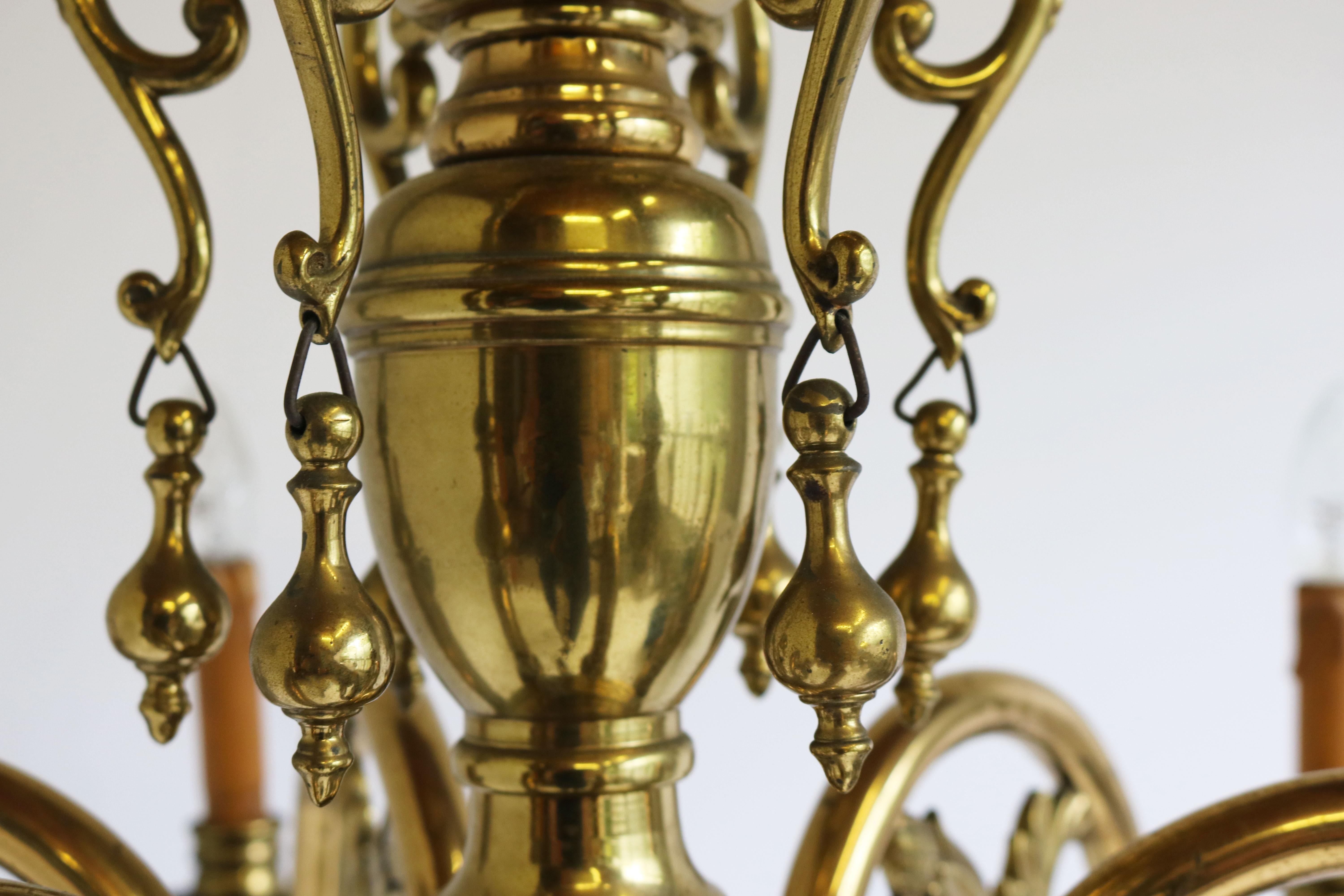 Antique Flemish Chandelier Georgian Style 19th Century Solid Brass Classic Lamp In Good Condition For Sale In Ijzendijke, NL