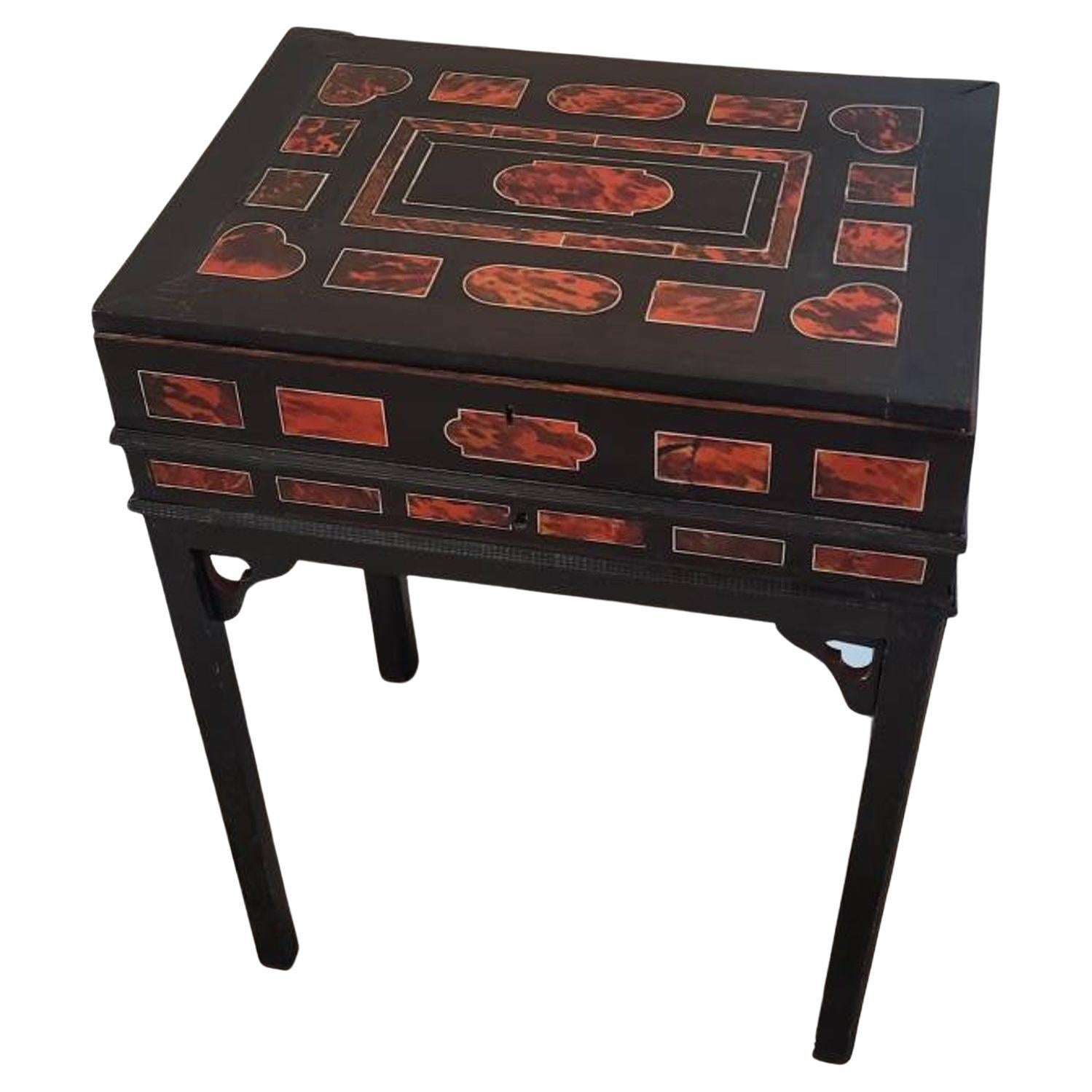 A rare and exceptional Baroque period Flemish or Dutch red tortoiseshell, bone,  horn, ebony, and rosewood lift-top chest with drawer, circa 1725, mounted on a later stand. 

17th/18th century, Low Countries region (Netherlands / Flanders), Antwerp