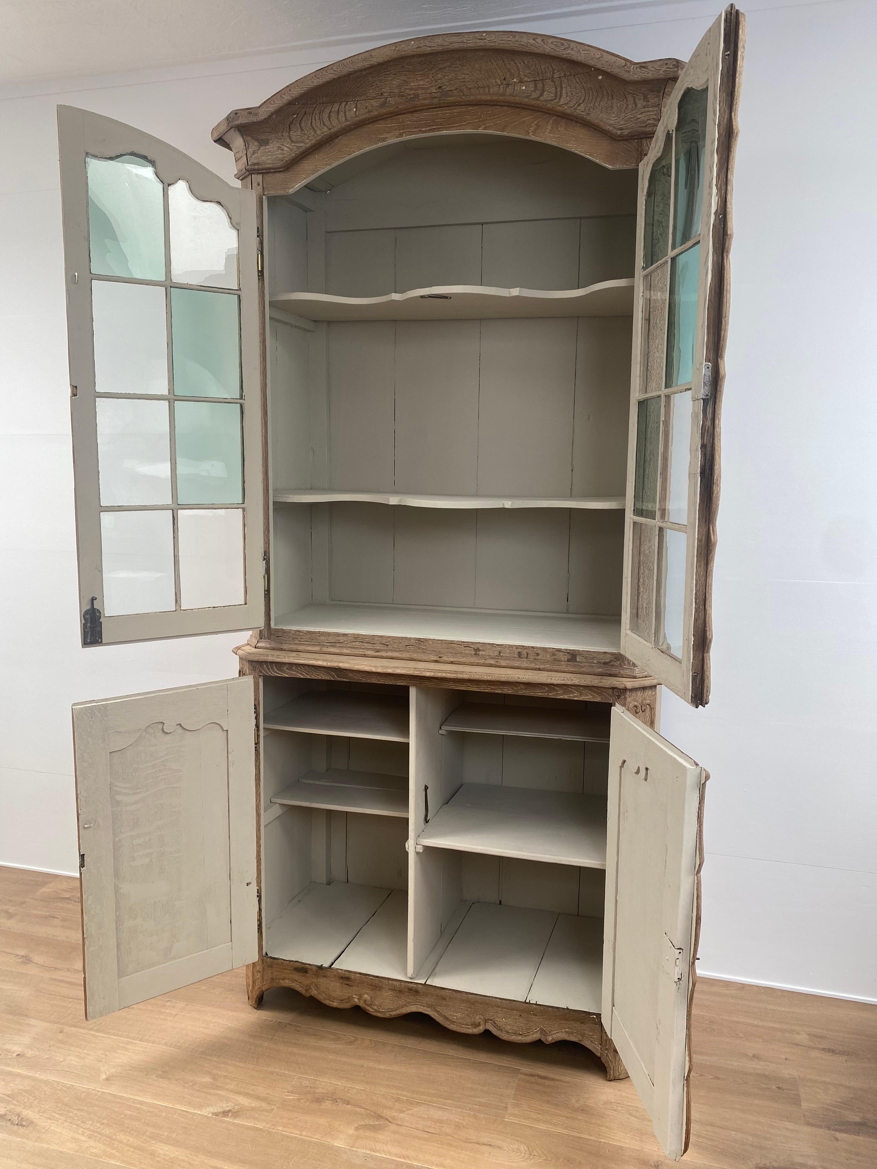 Antique Flemish Vitrine in a Bleached Oak For Sale 1