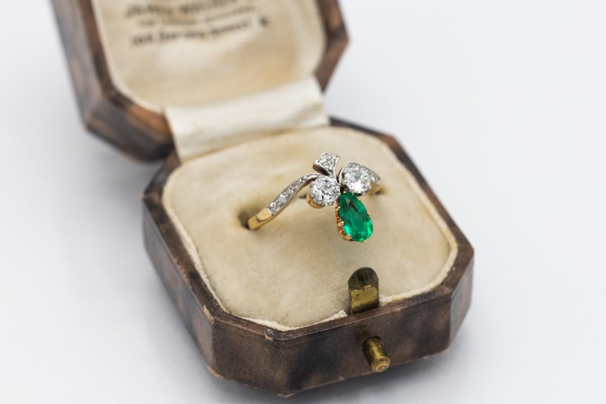 Antique Fleur De Lys Gold Ring with Emerald and Diamonds, France, late 19th cent 2